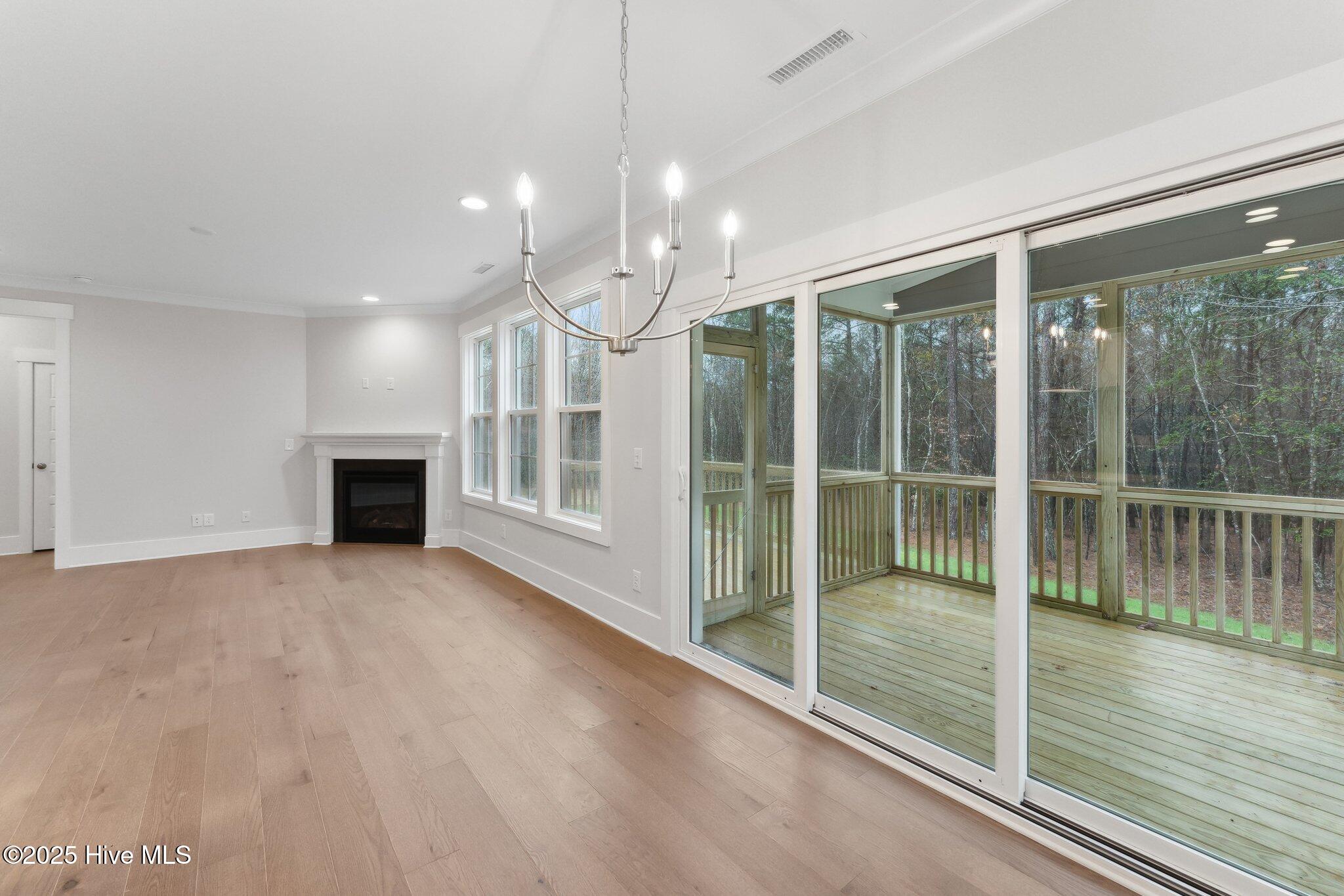 100534679 | Photo 10