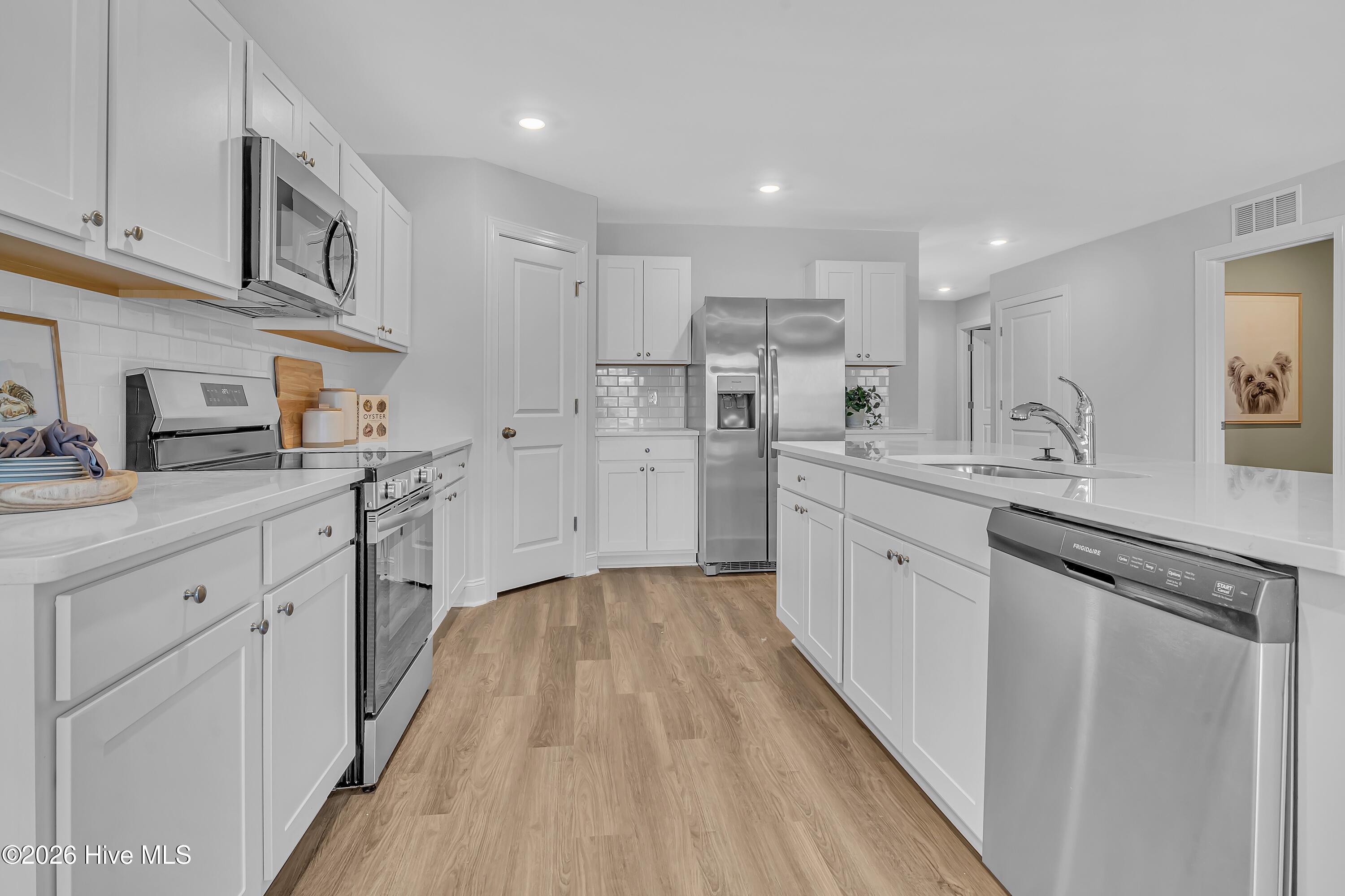 100567015 | Photo 16