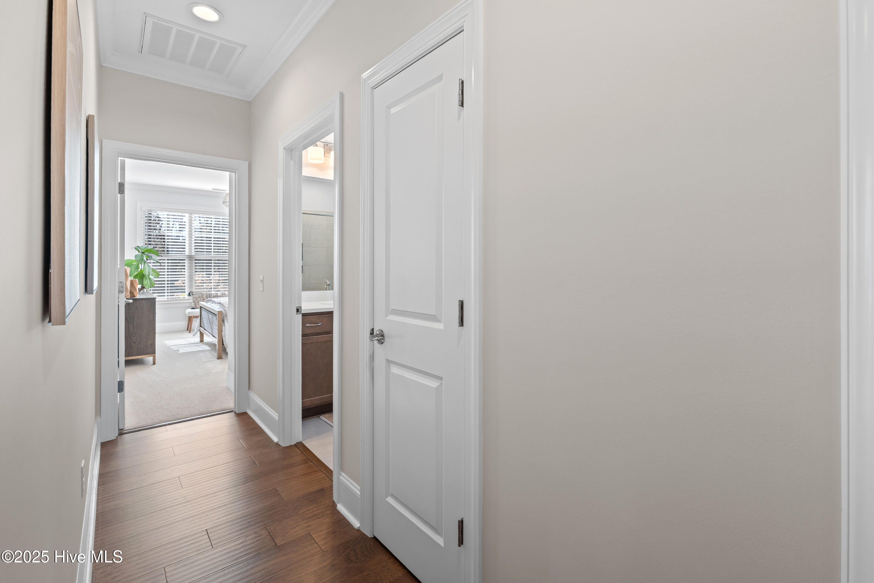 100545902 | Photo 37