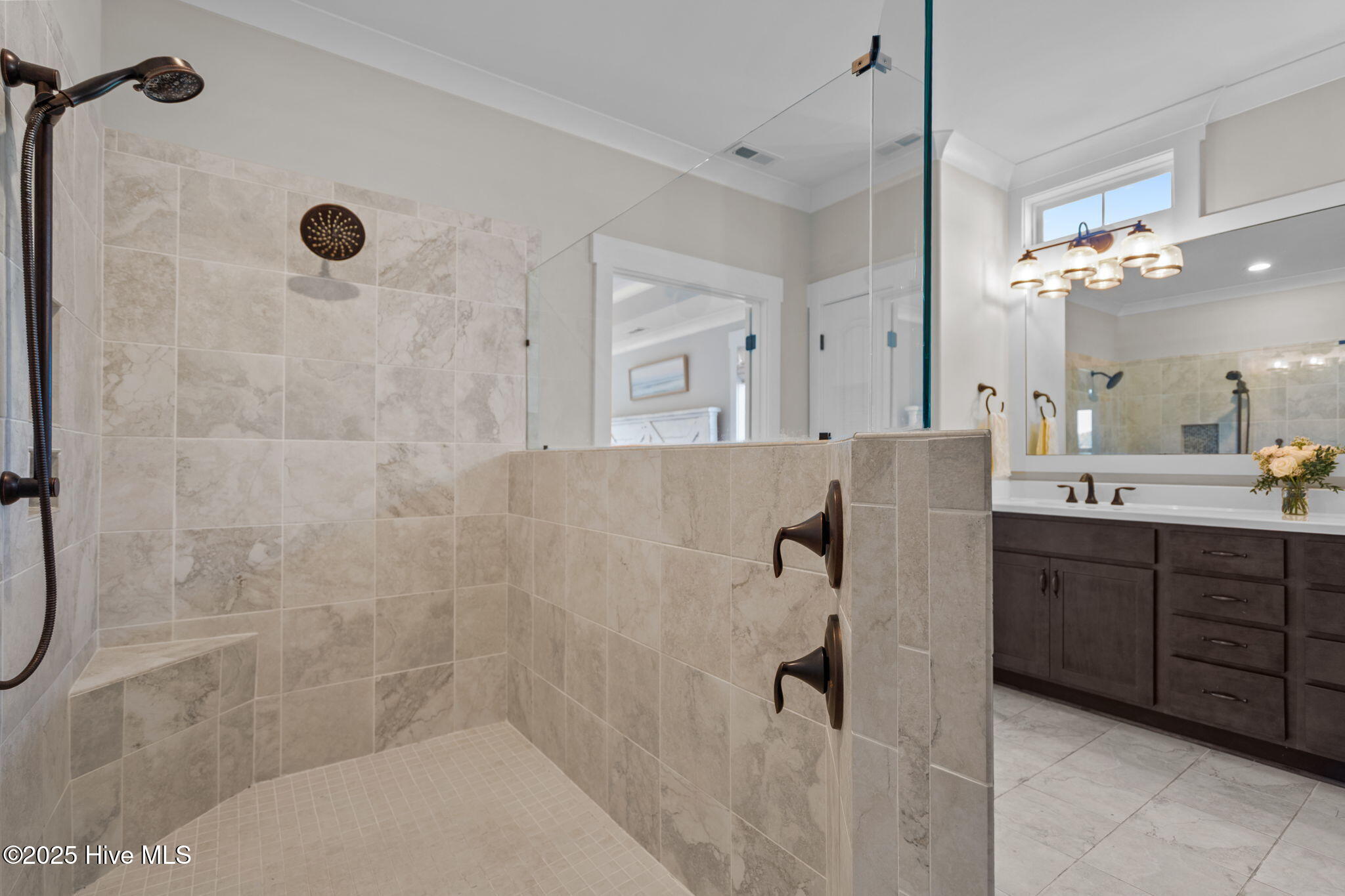 100536162 | Photo 30