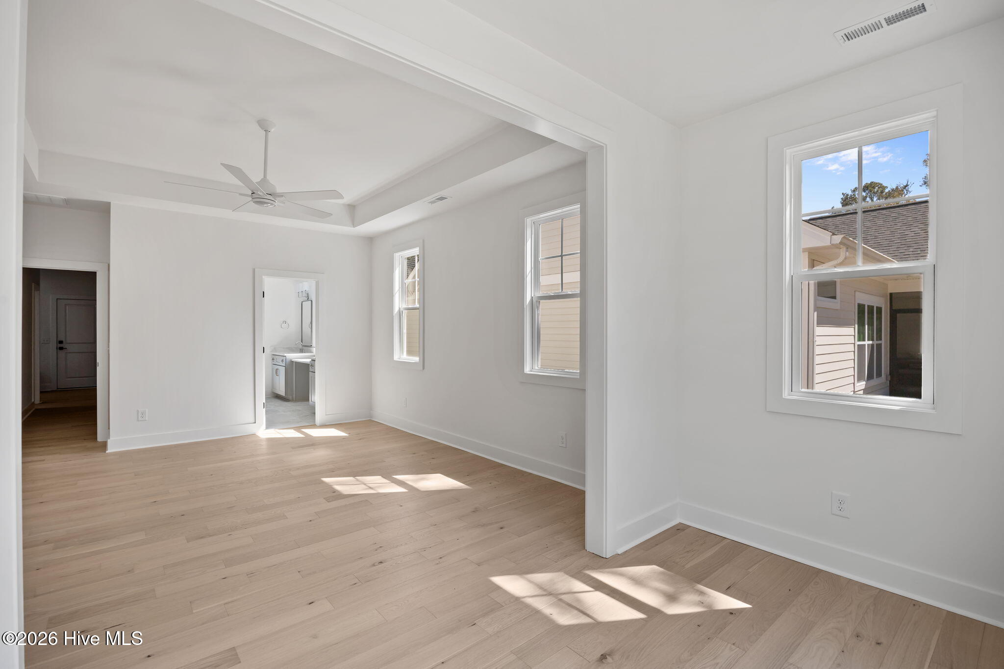 100559098 | Photo 21