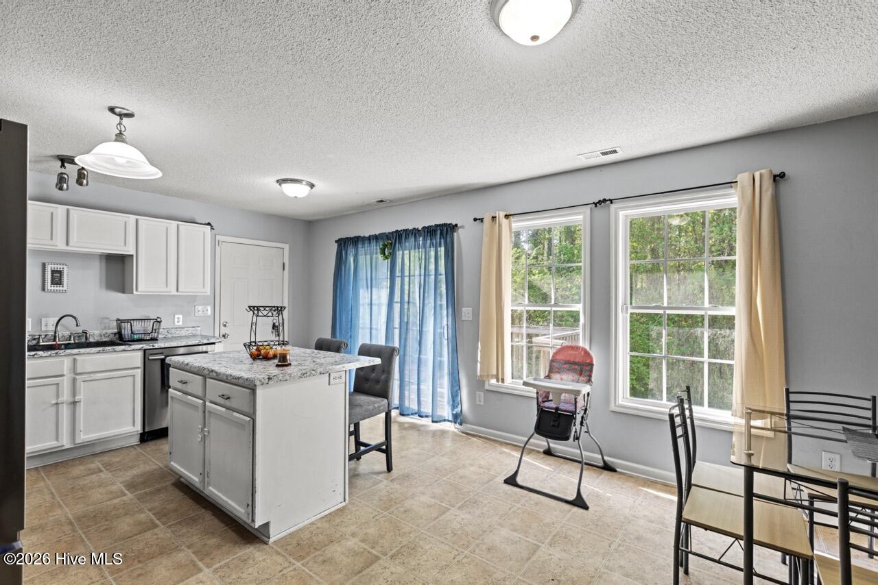 100567883 | Photo 12