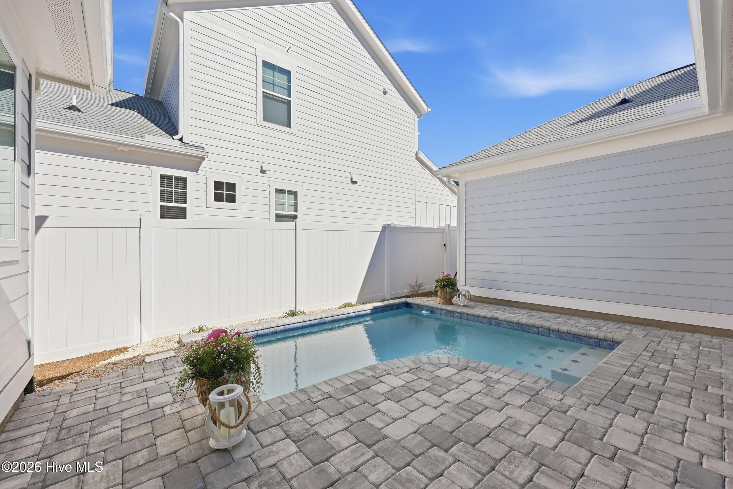 100557442 | Photo 27