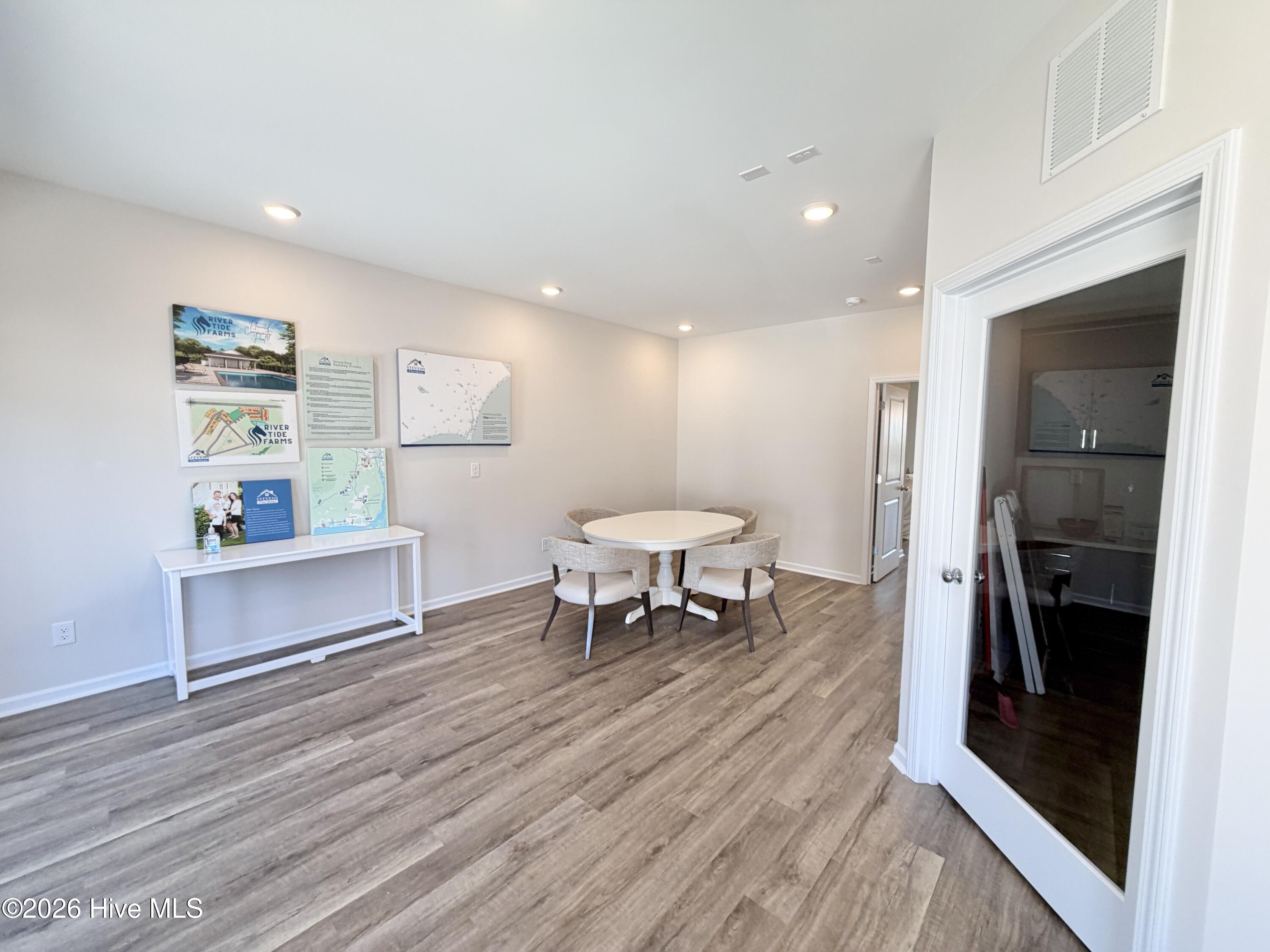 100561405 | Photo 24