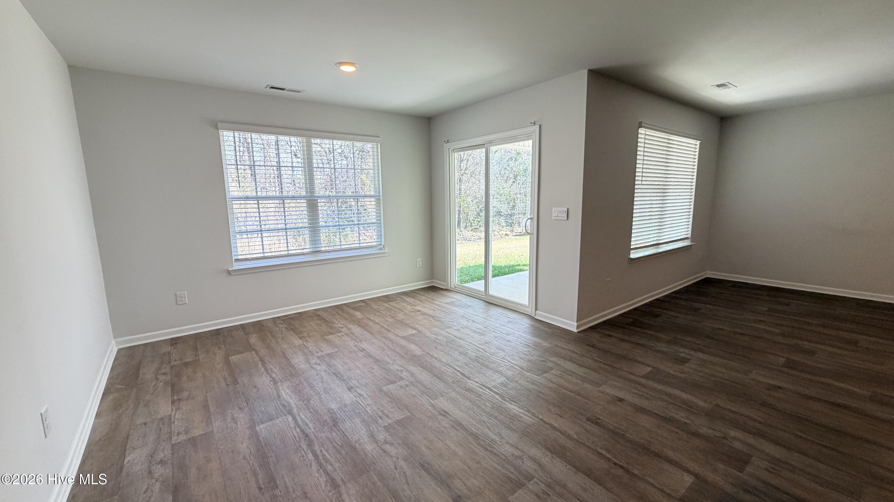 100549167 | Photo 12