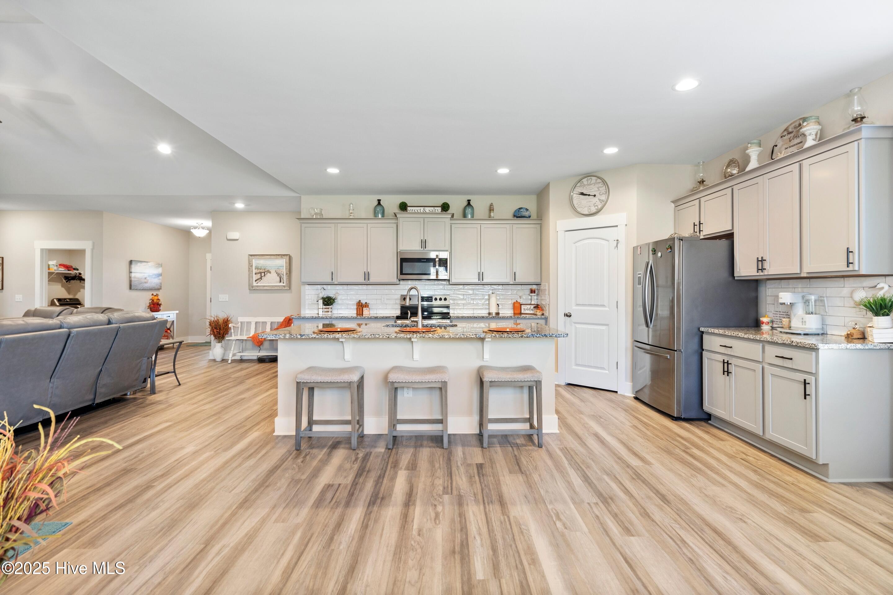 100538815 | Photo 40