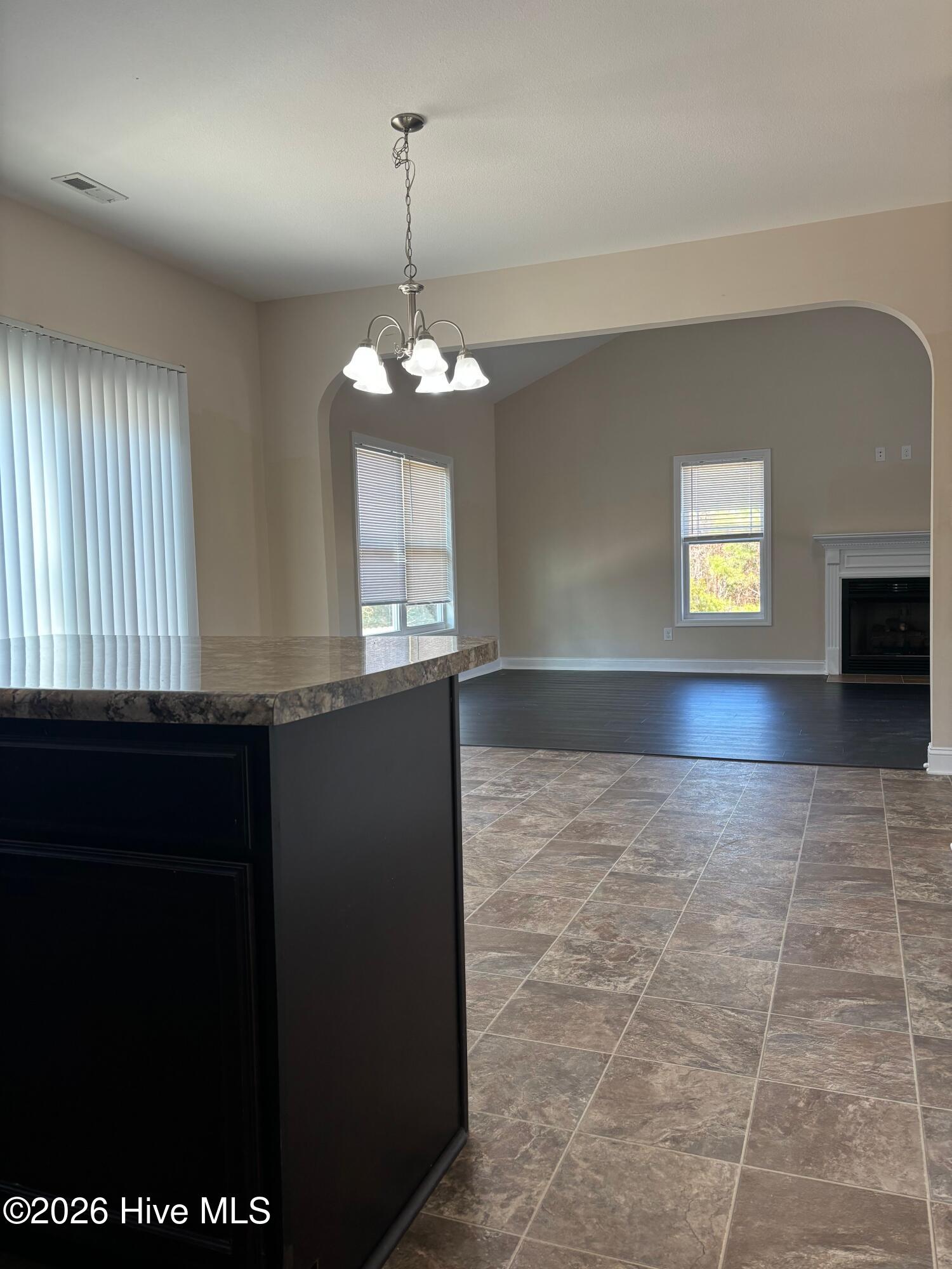 100557628 | Photo 11