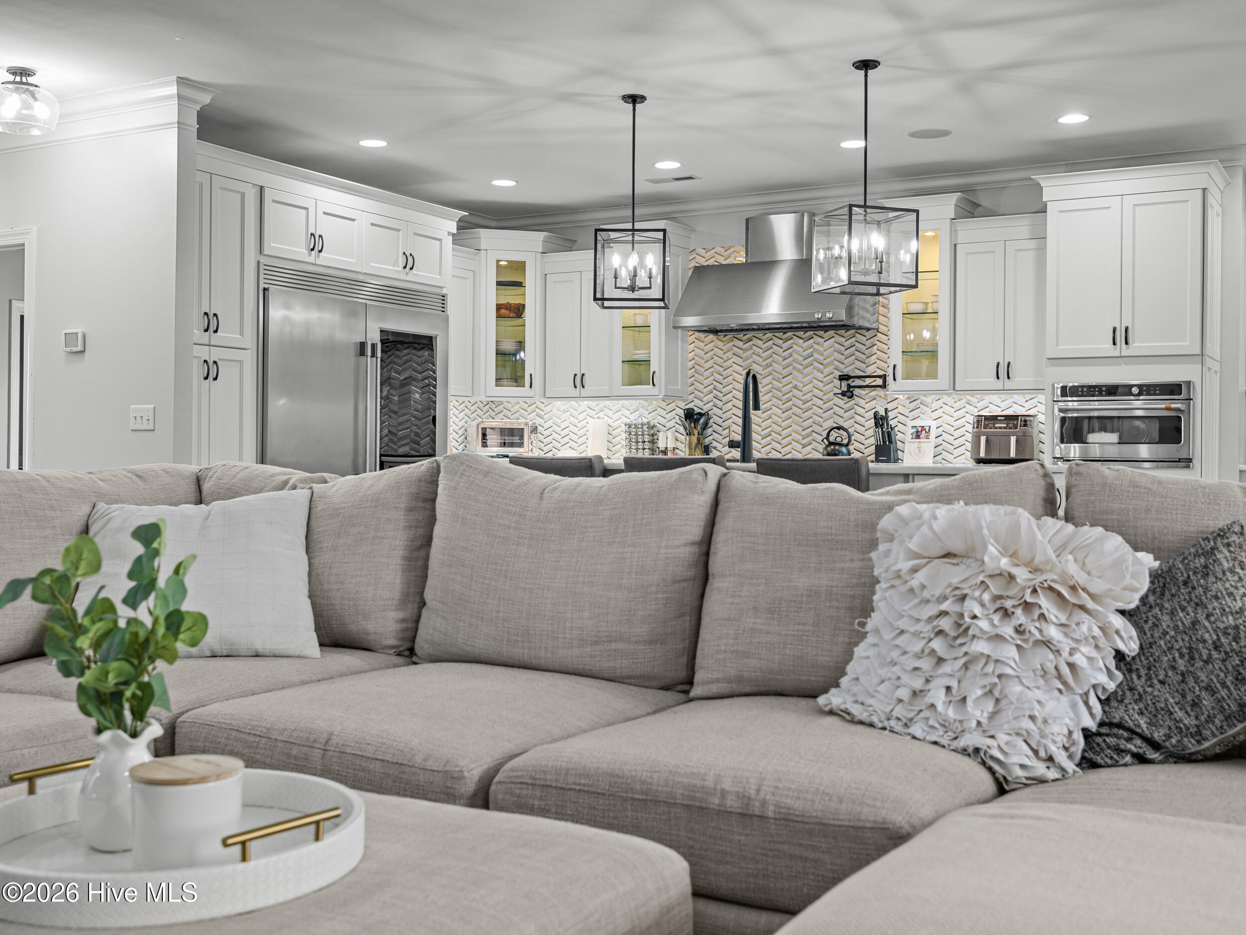 100557590 | Photo 16