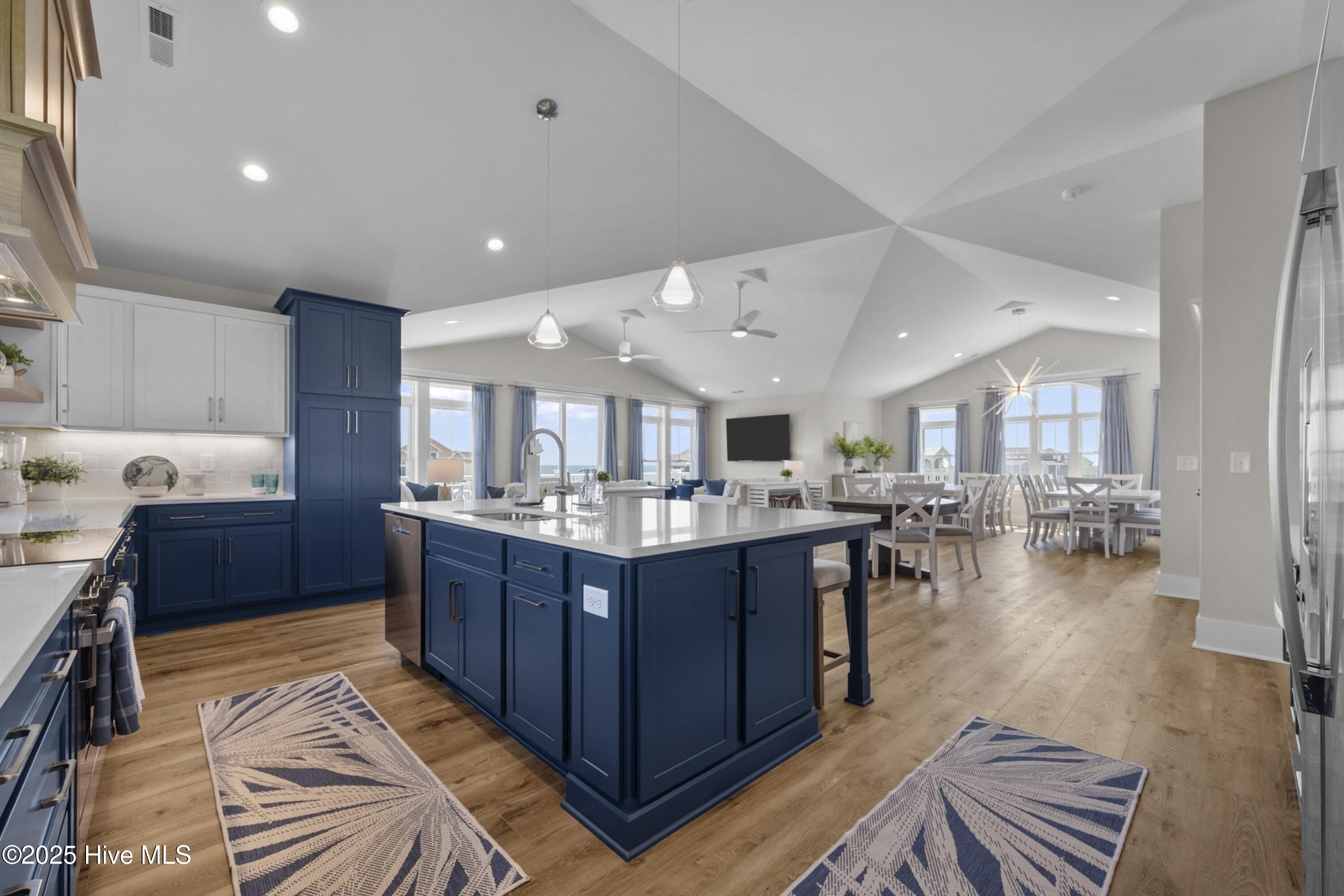 100510701 | Photo 23