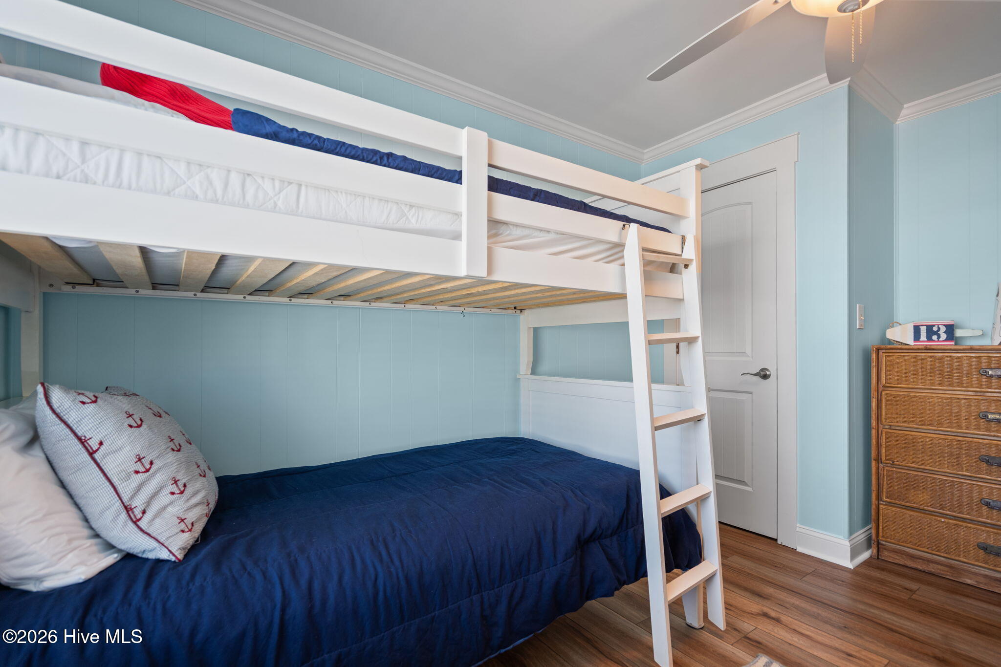 100568045 | Photo 34