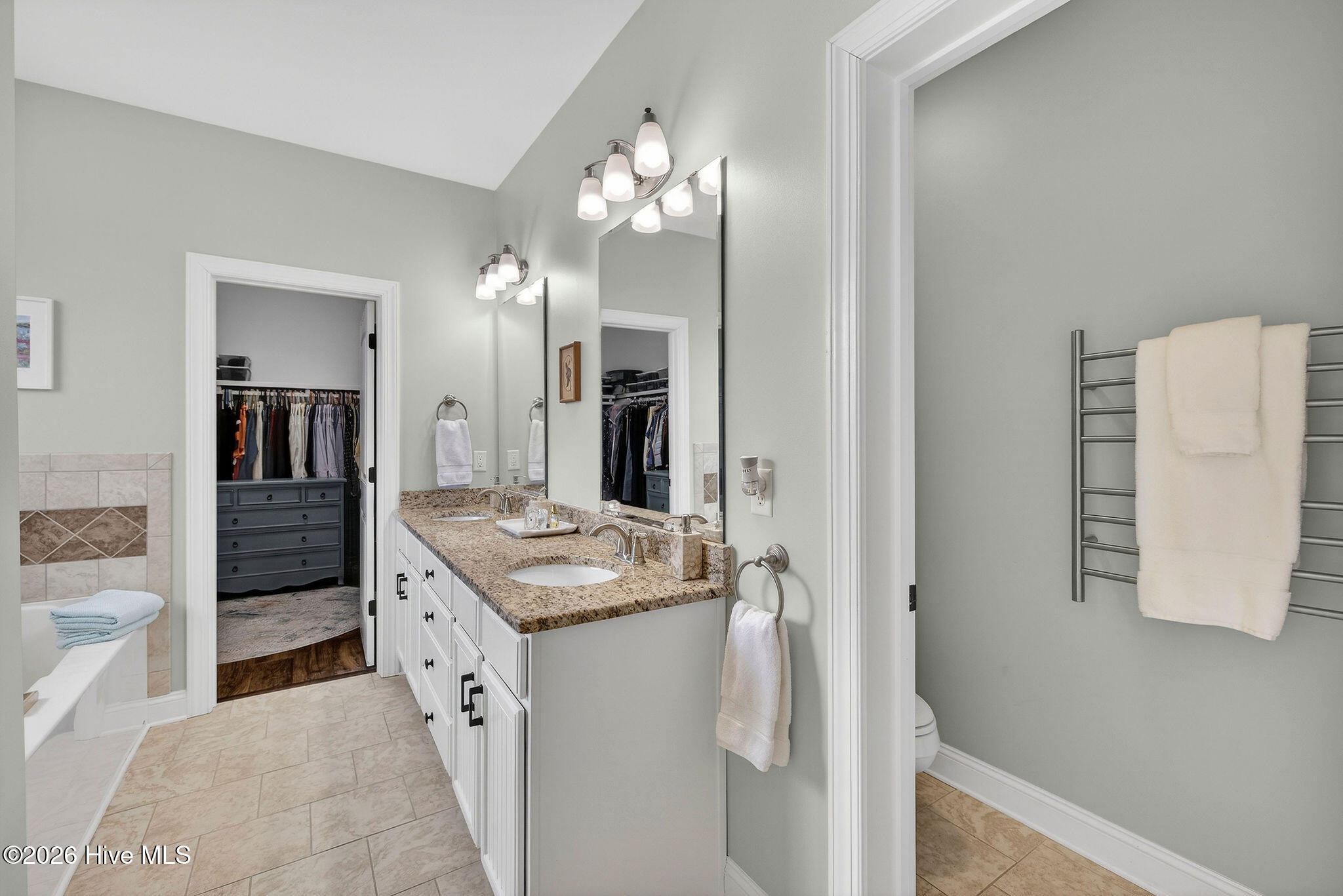 100558265 | Photo 27