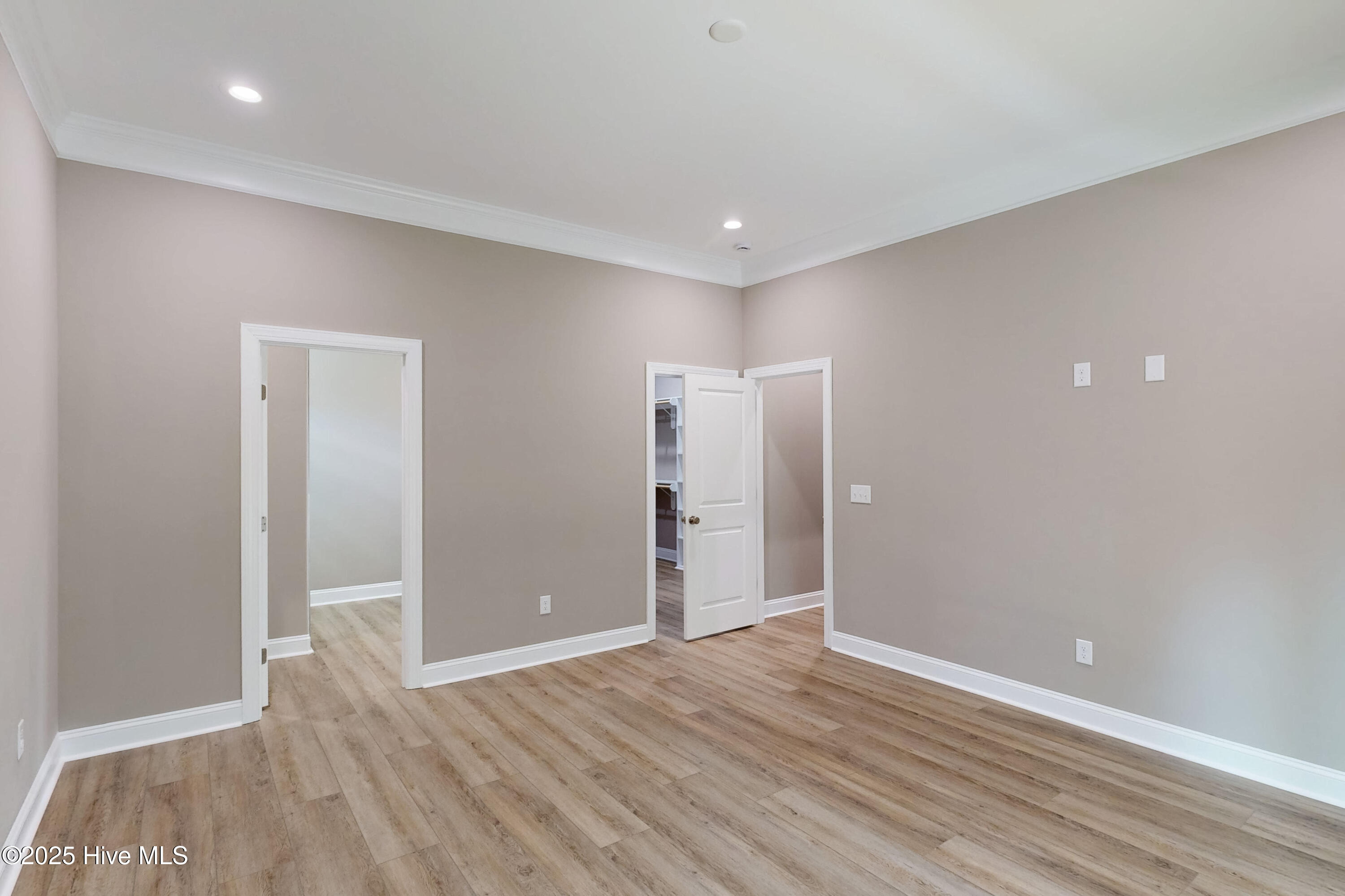 100534156 | Photo 23