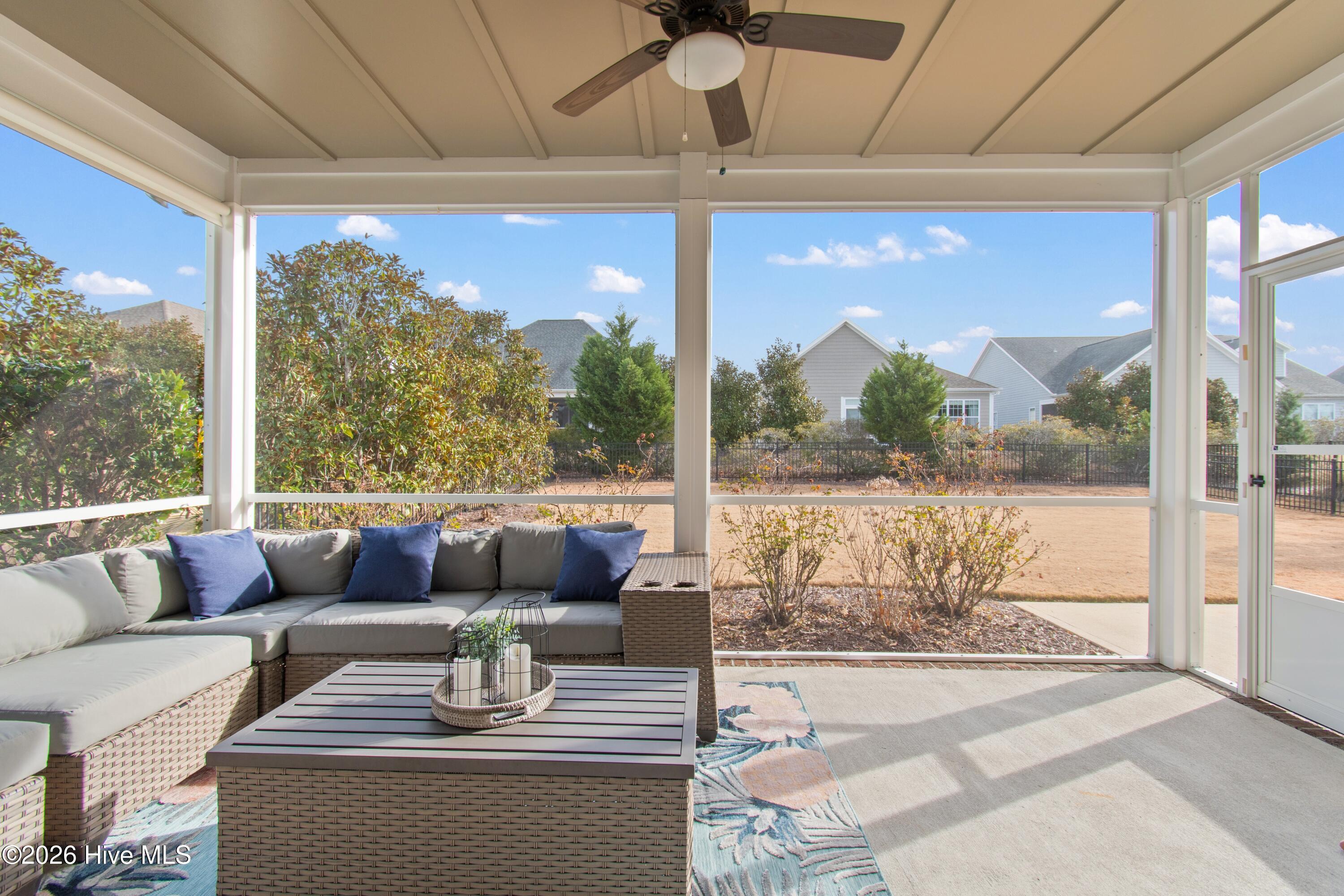 100547463 | Photo 41