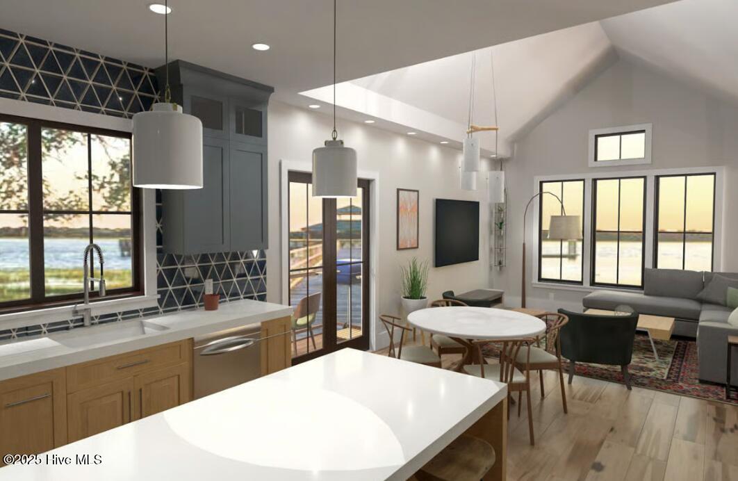 100527366 | Photo 14