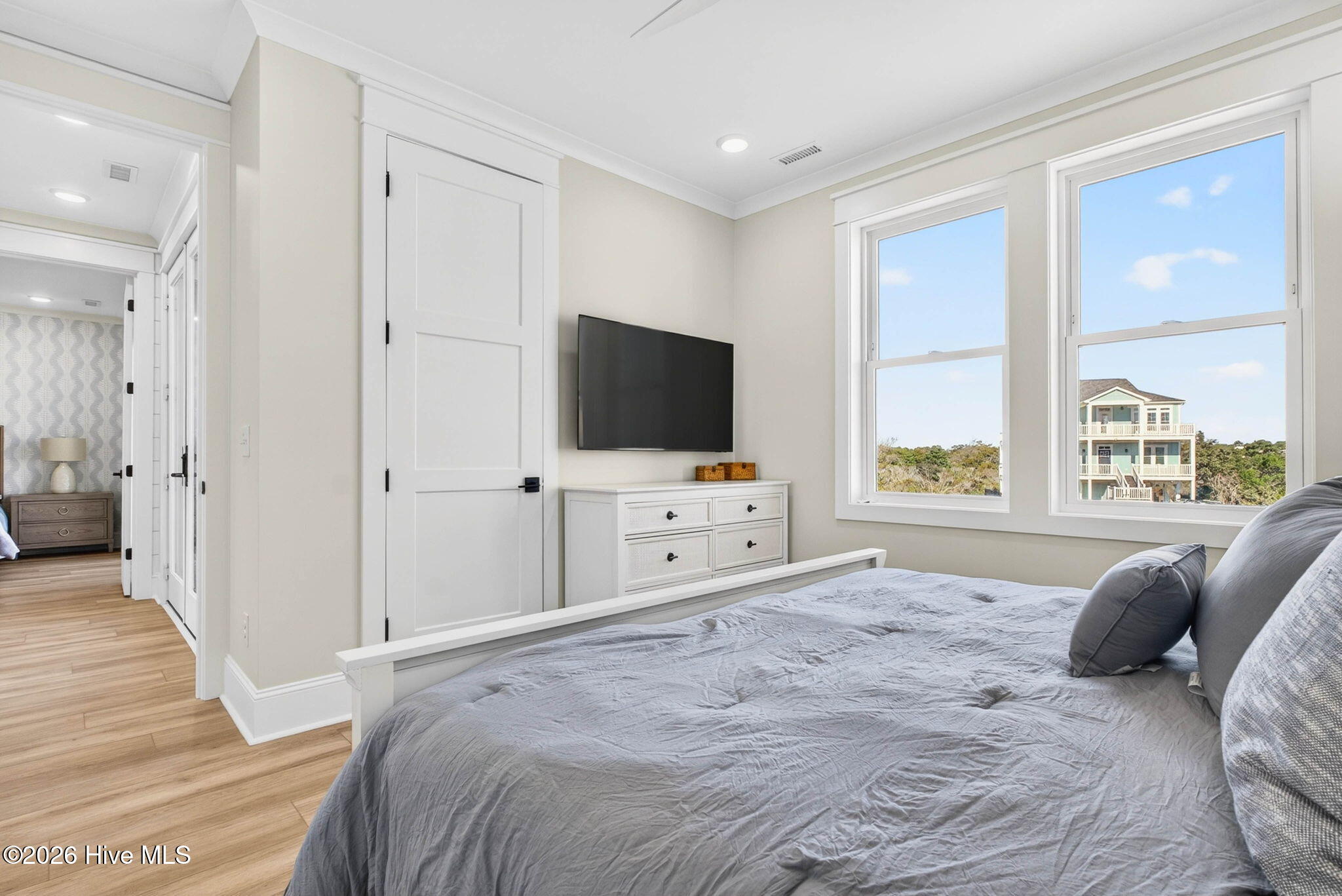 100570262 | Photo 38