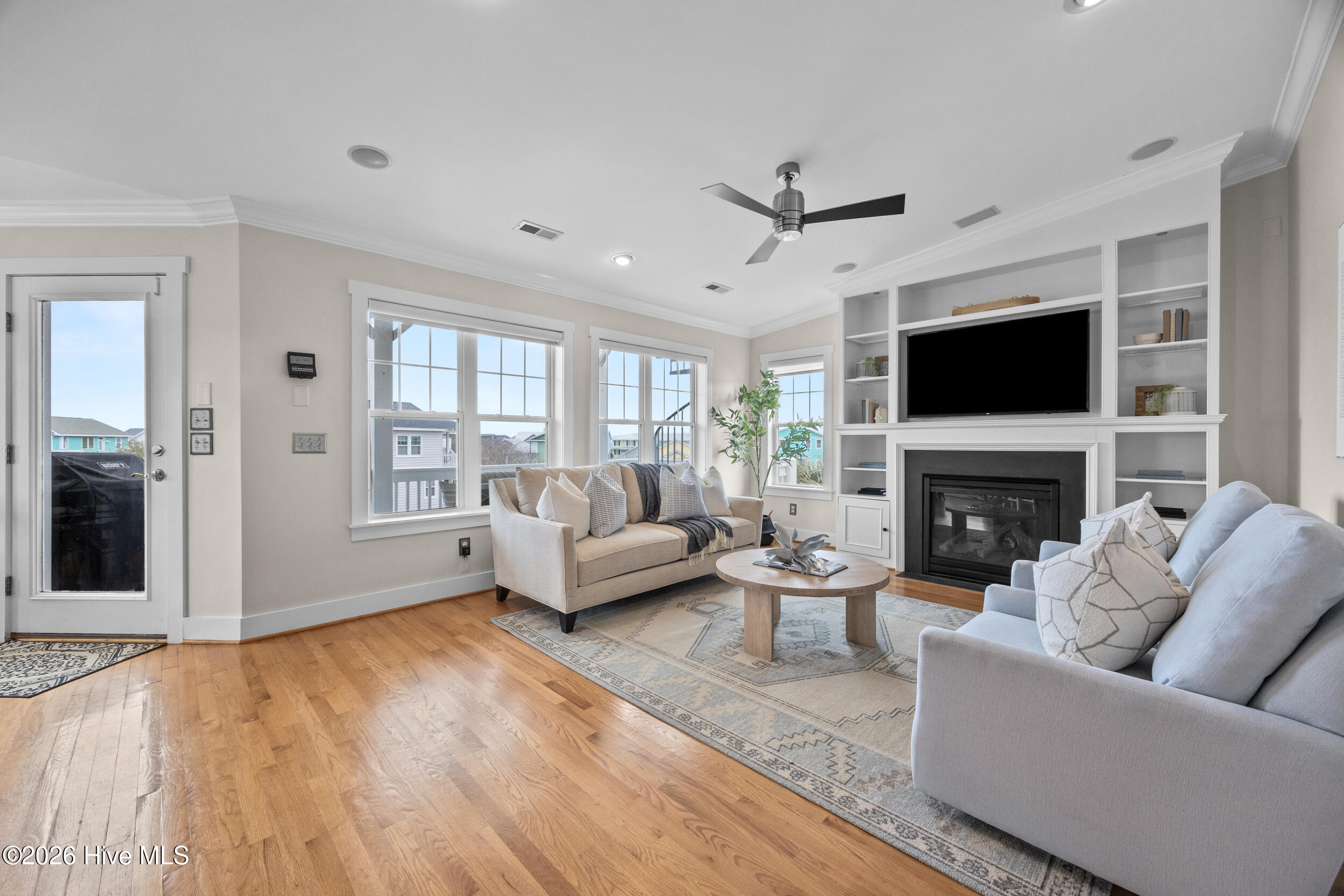 100552893 | Photo 18