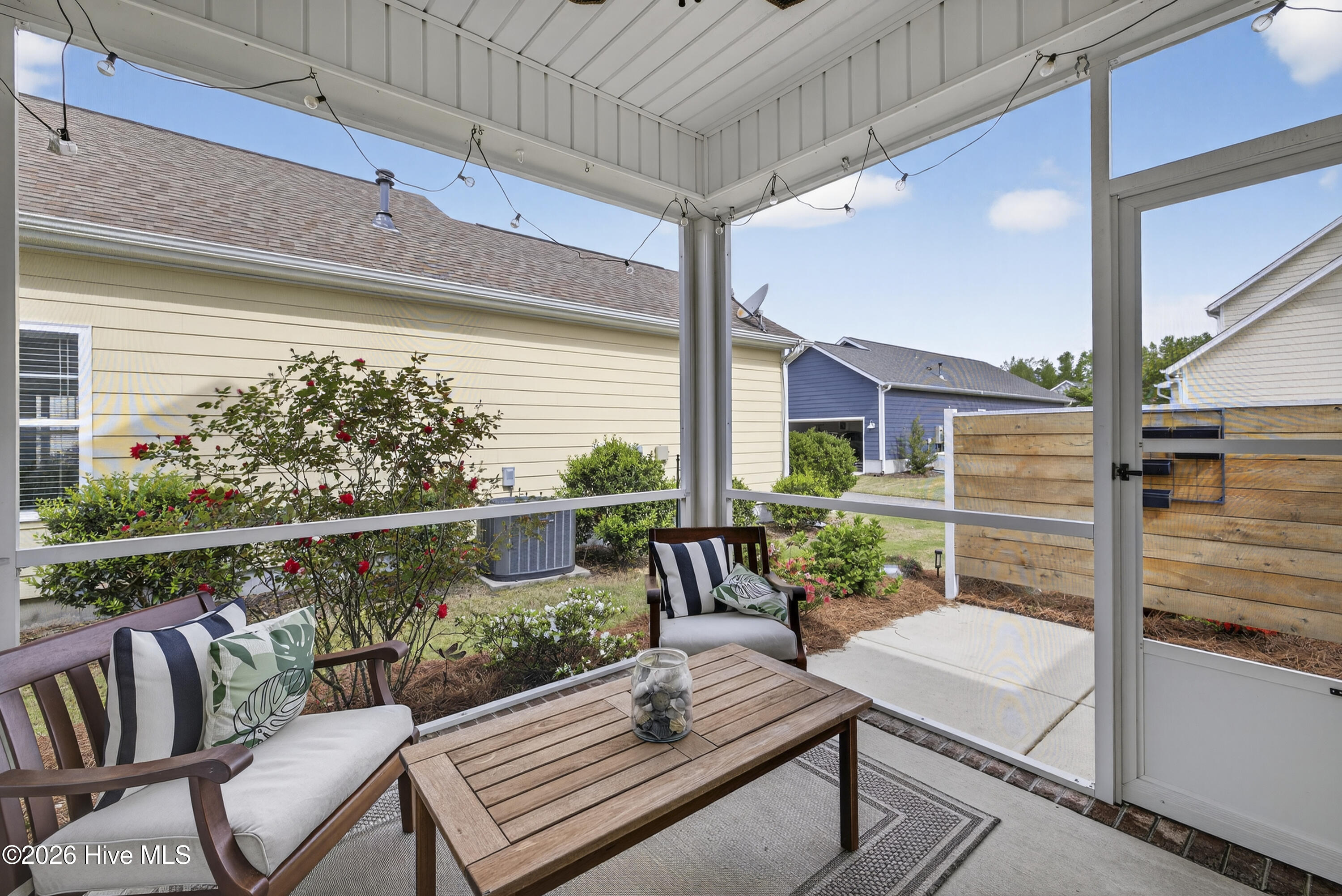 100562294 | Photo 61