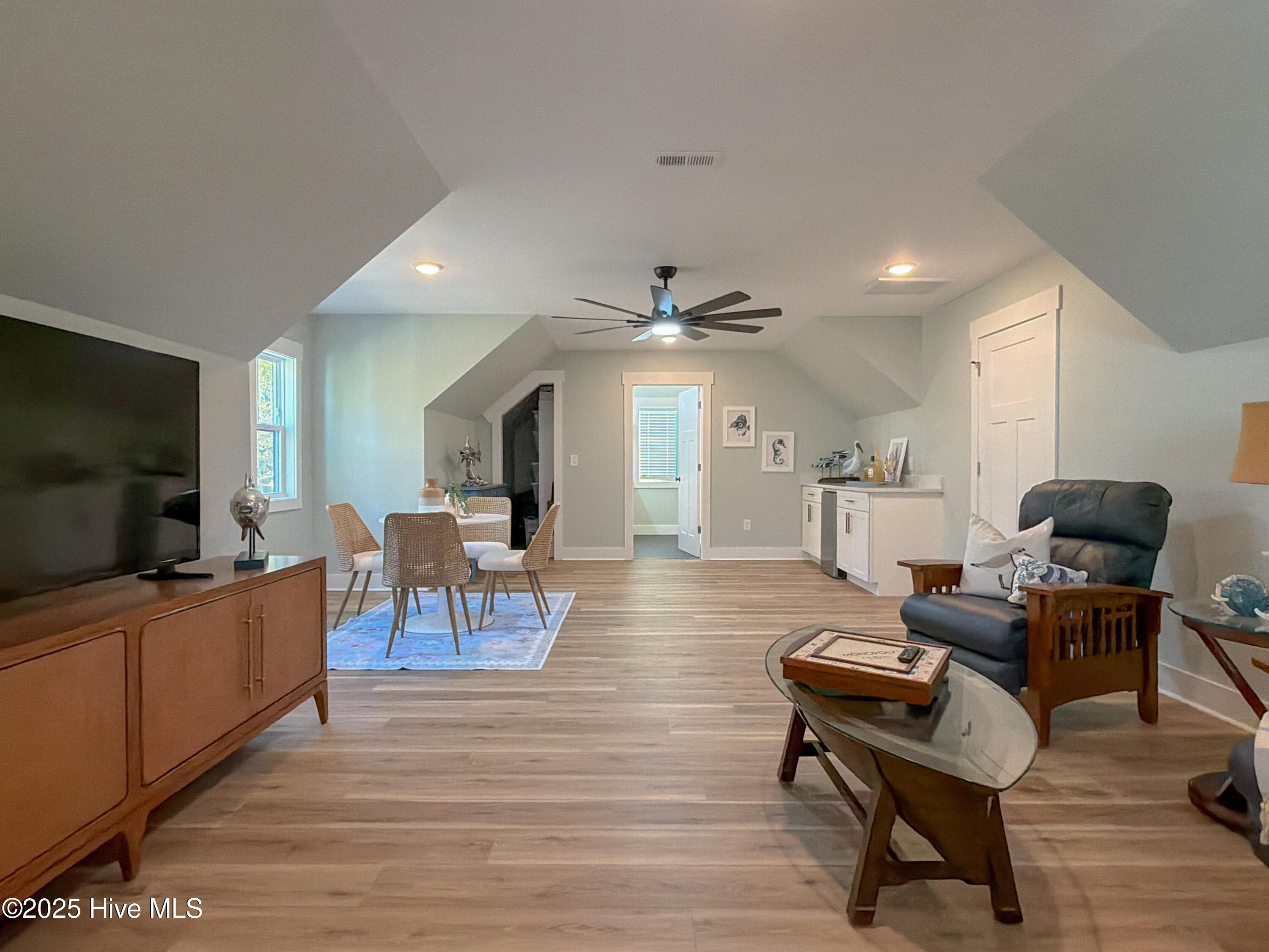 100546436 | Photo 44