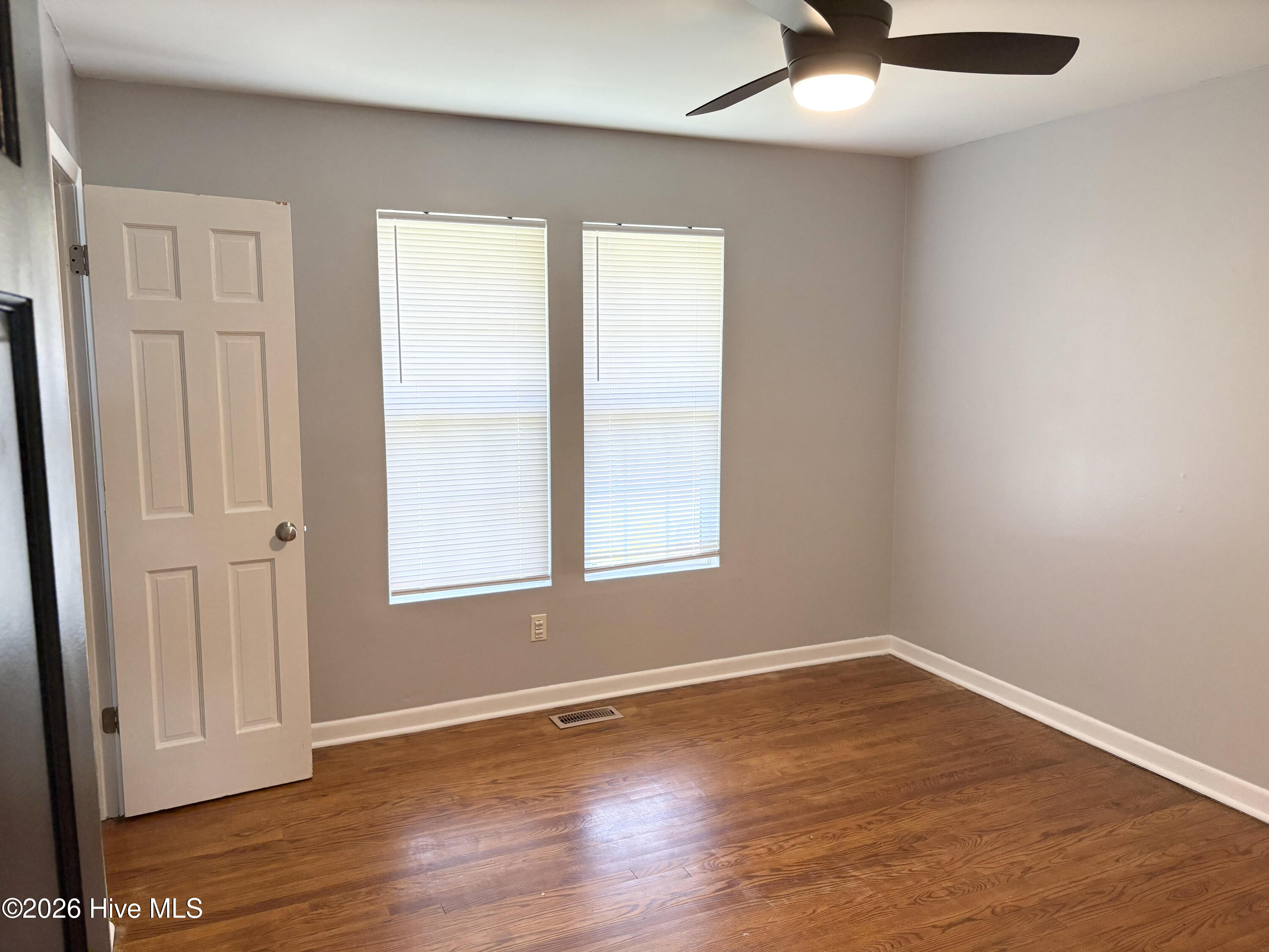 100560007 | Photo 15