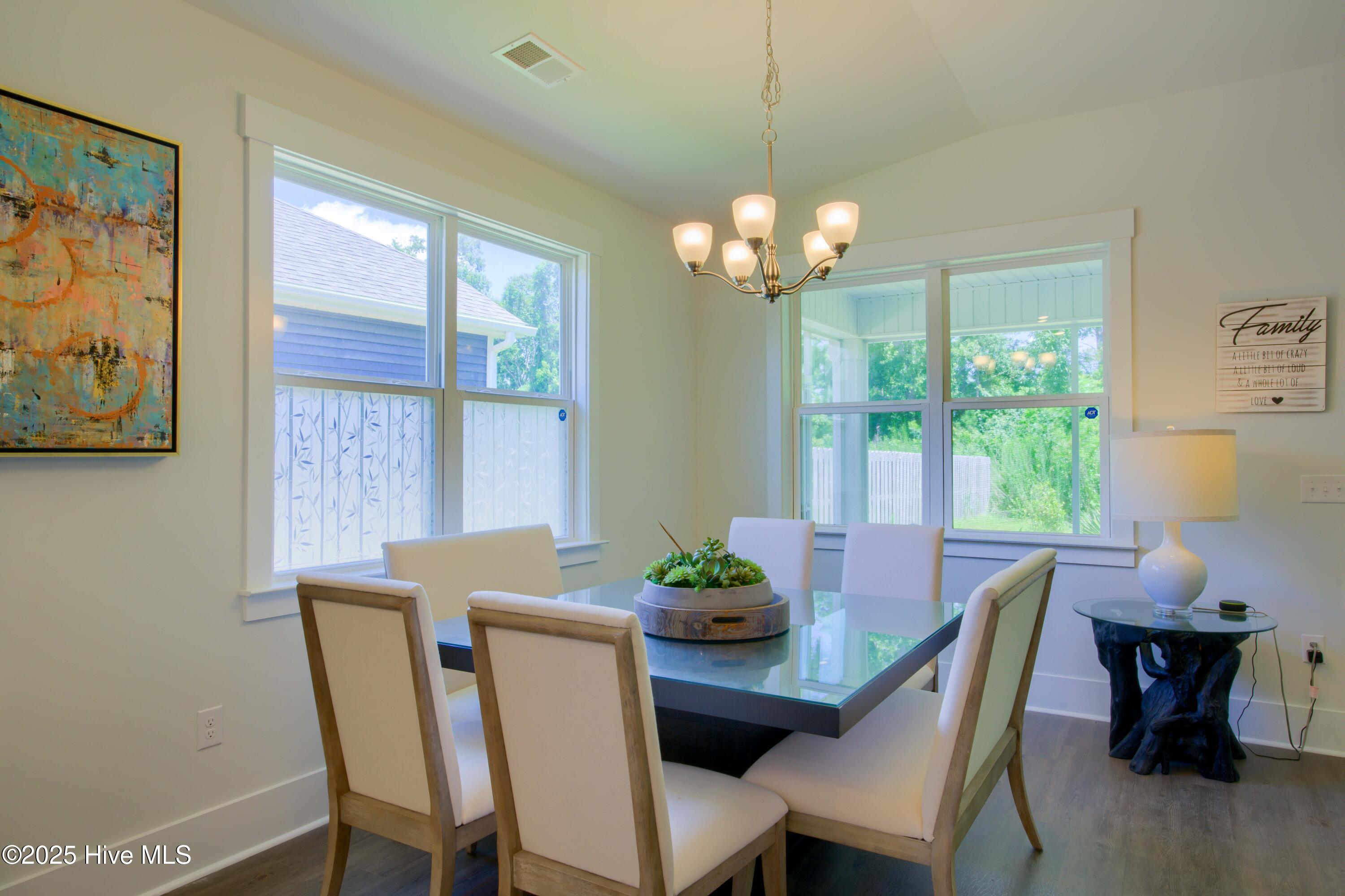 100564449 | Photo 11