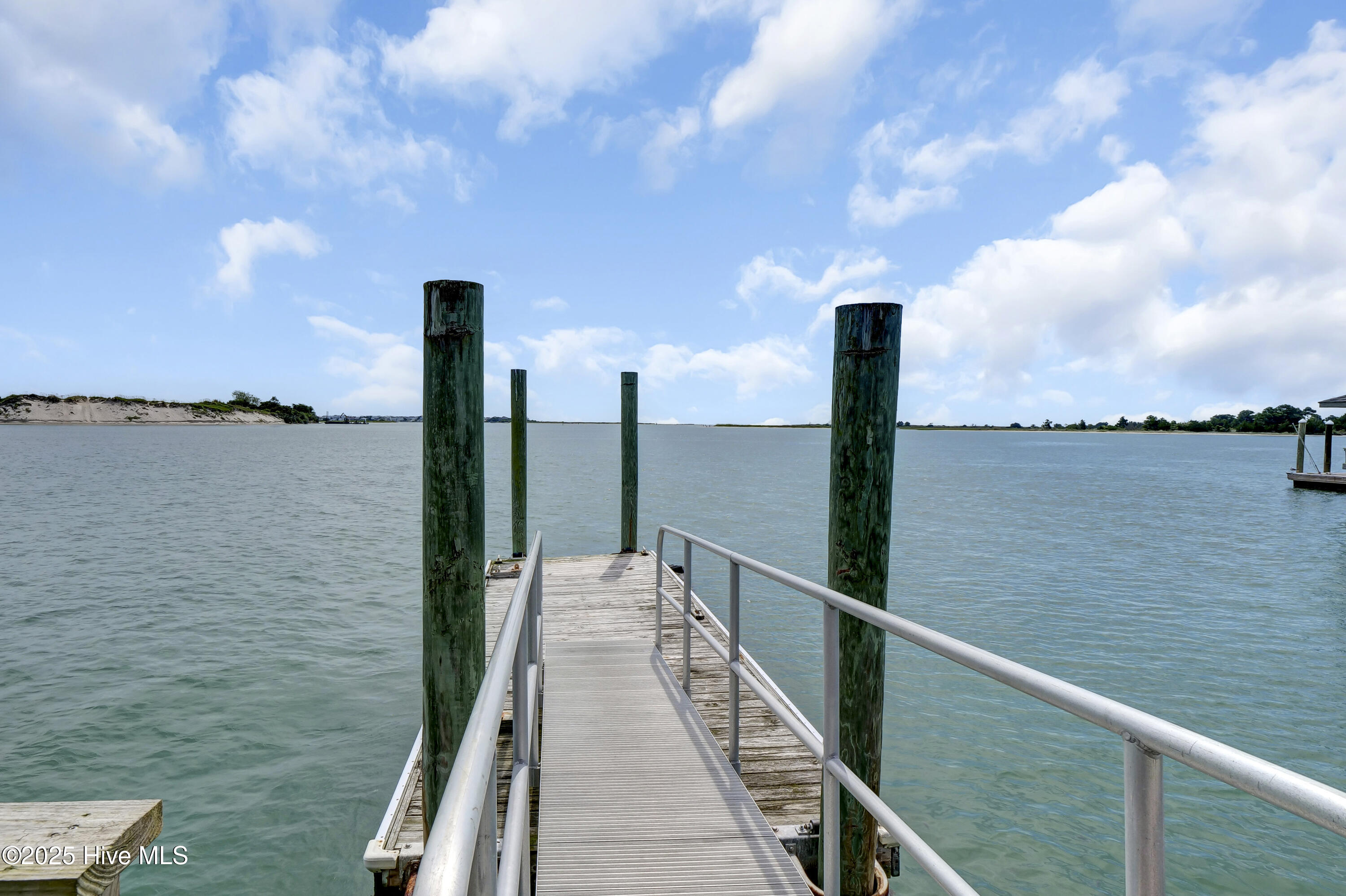 100527389 | Photo 51