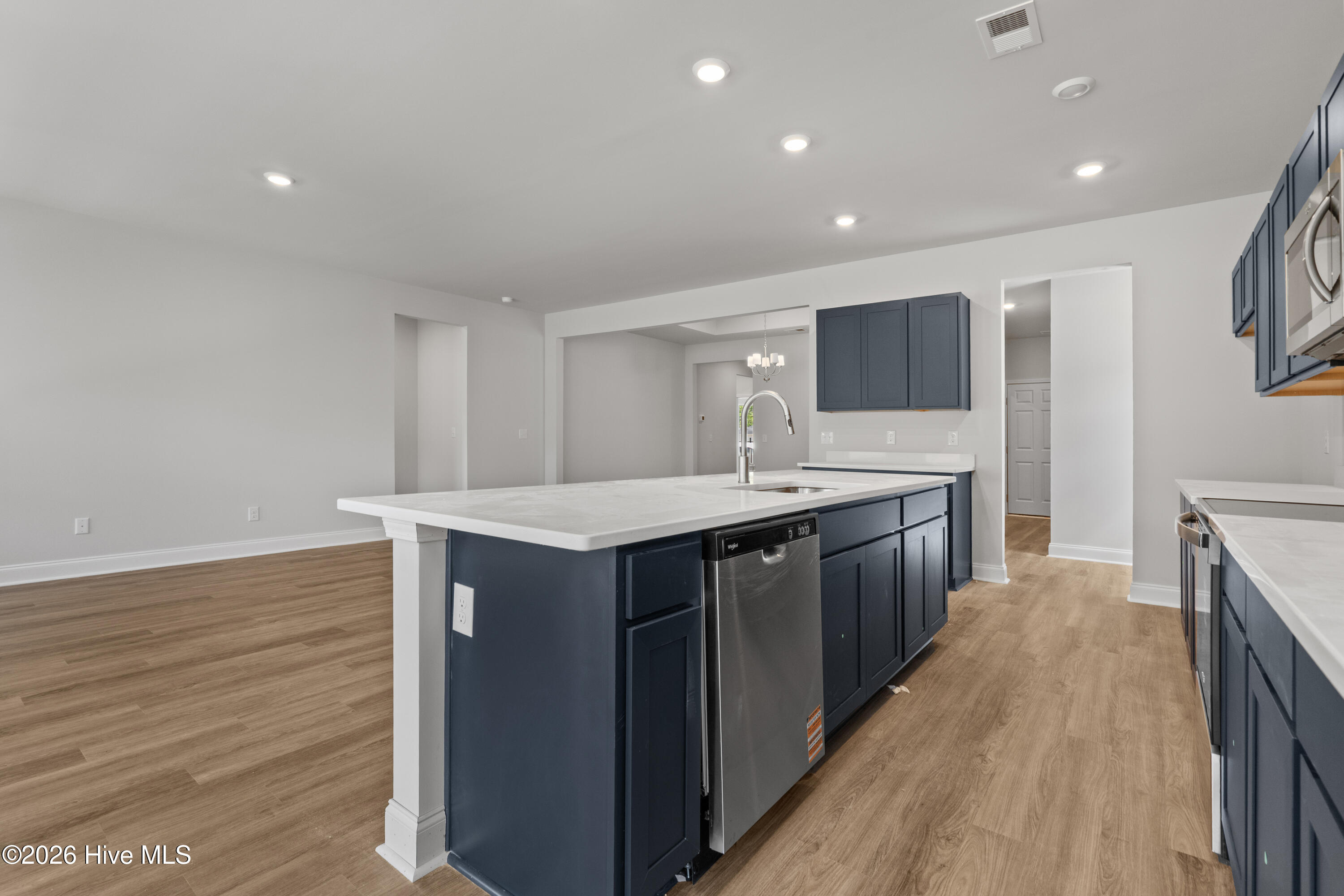 100554702 | Photo 16