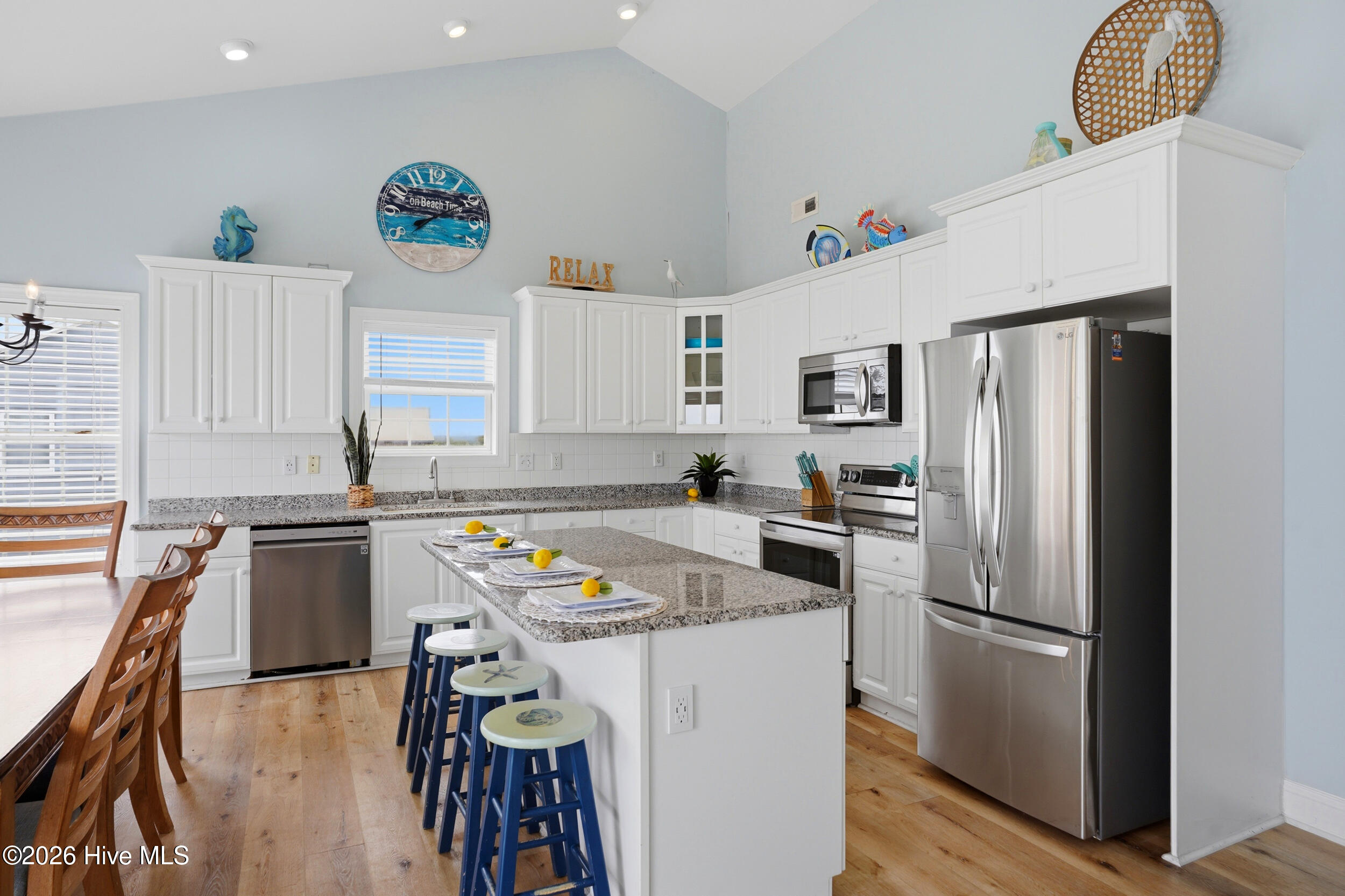 100566063 | Photo 11