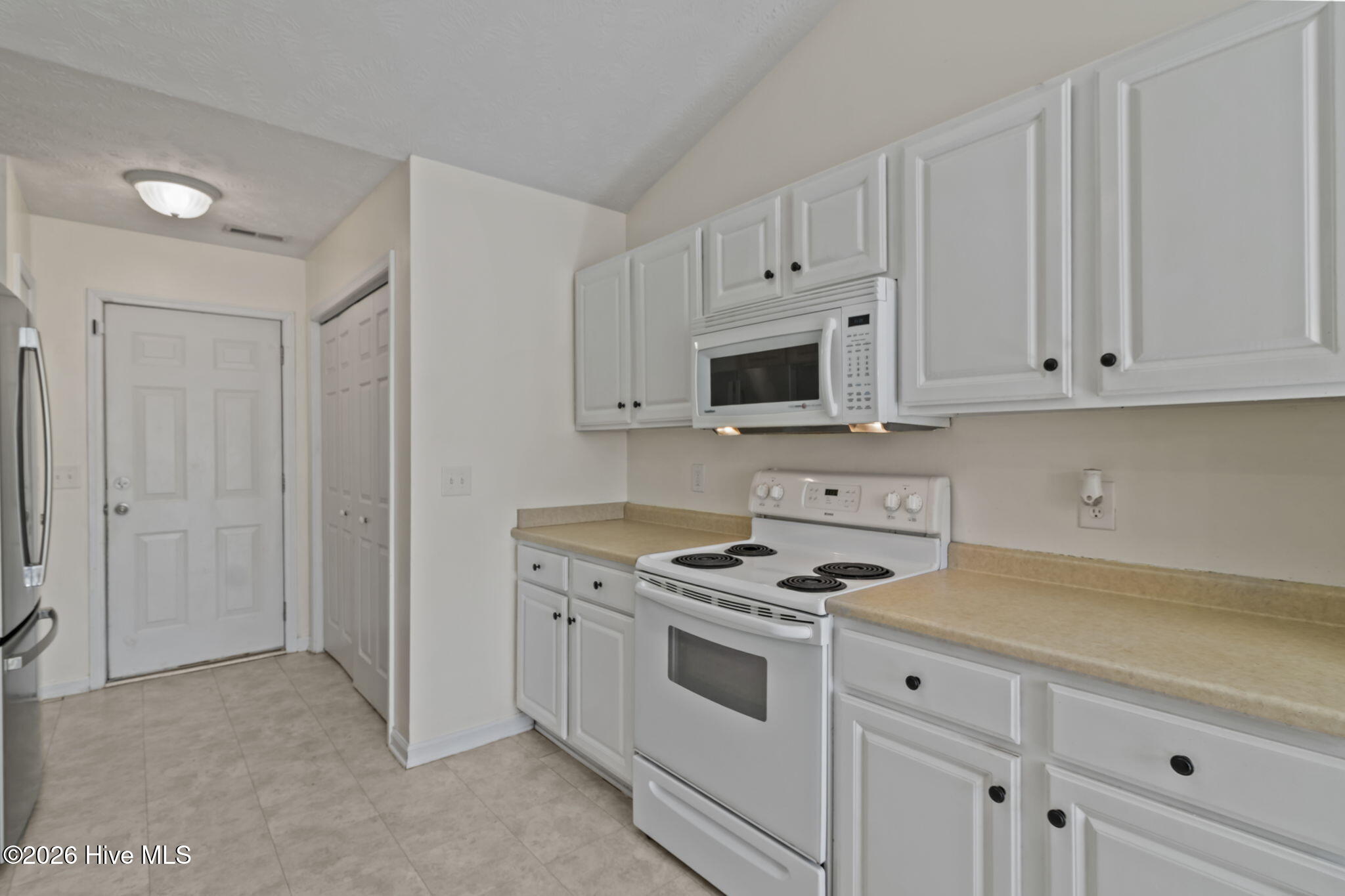 100561399 | Photo 13