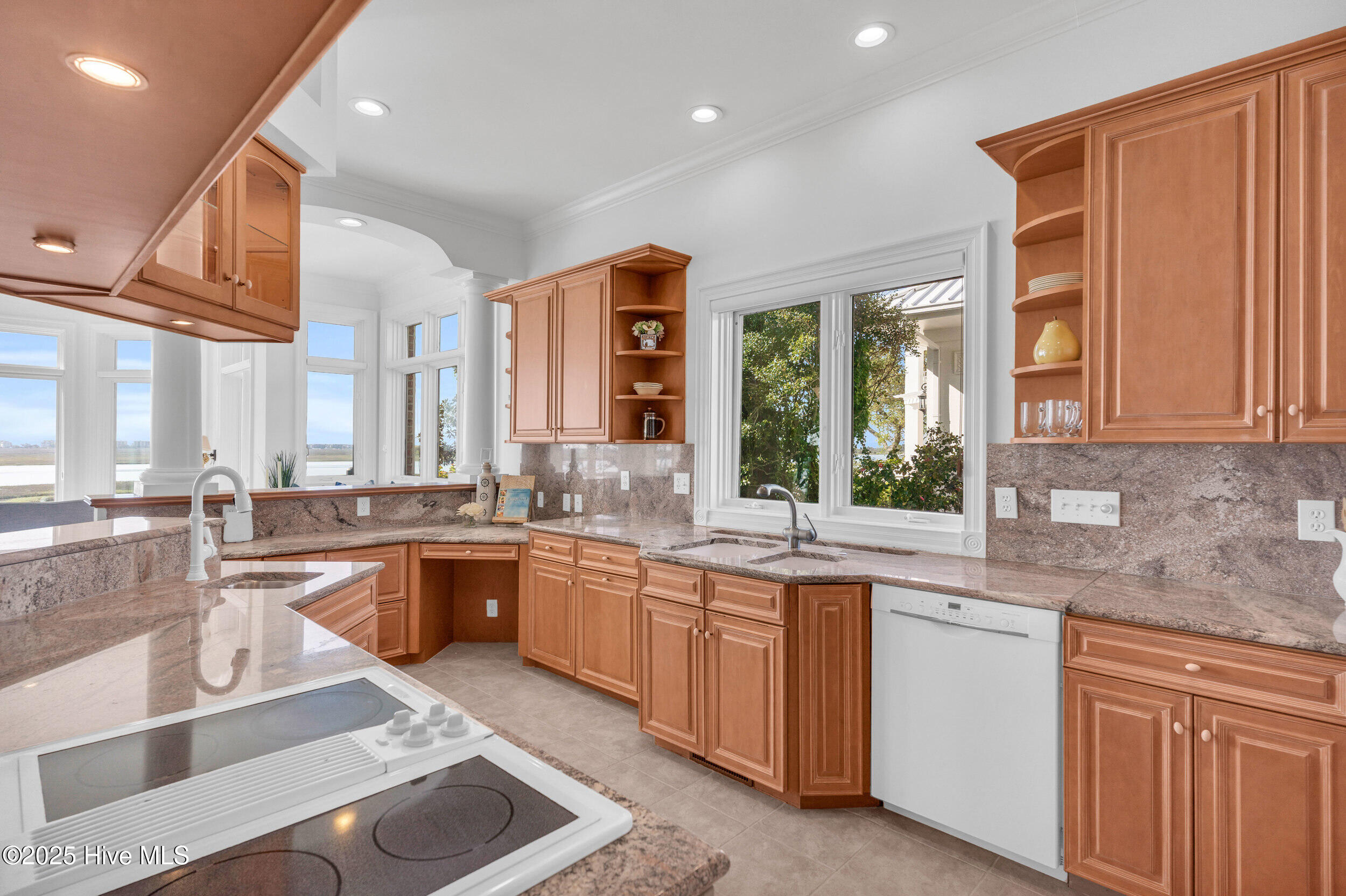 100505592 | Photo 21