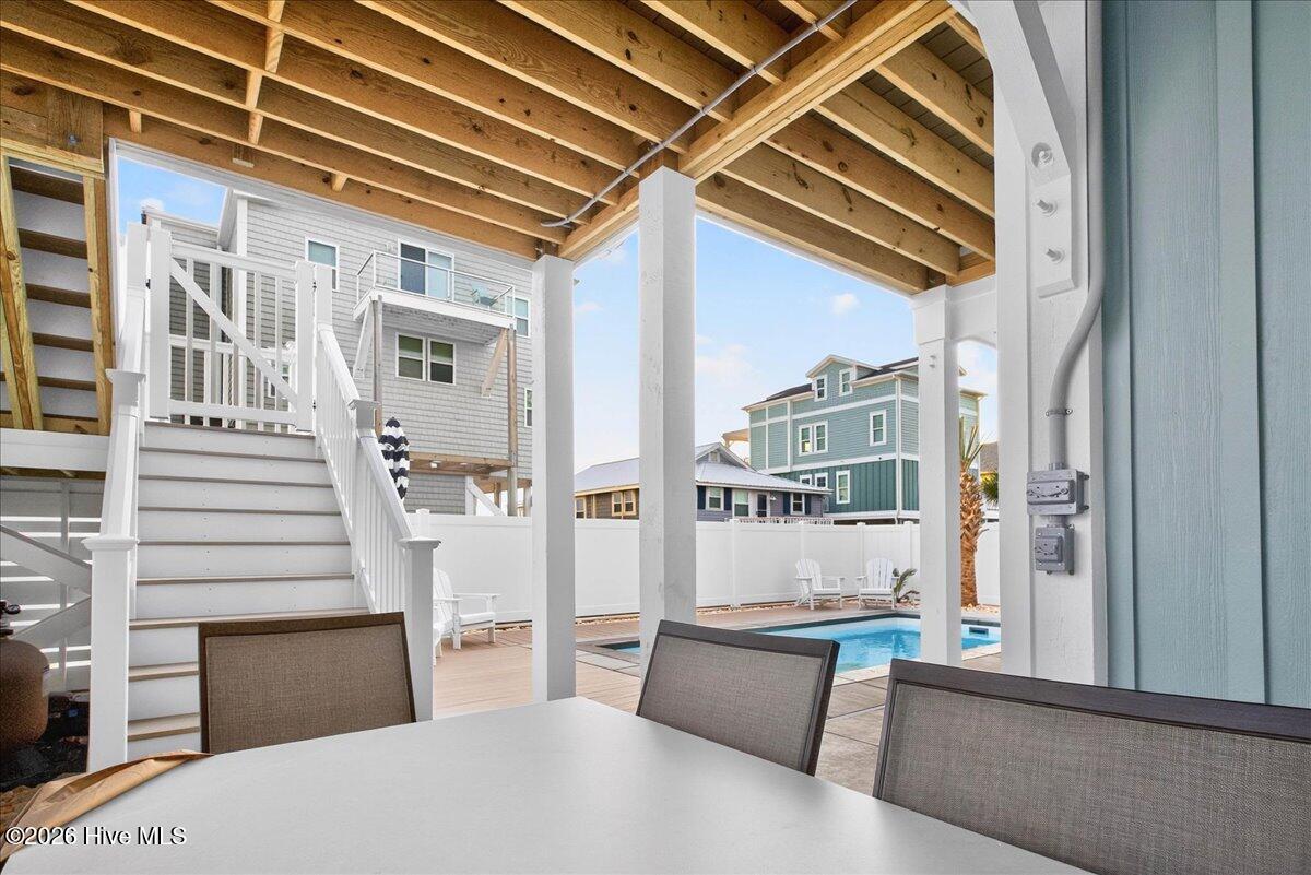 100543299 | Photo 81