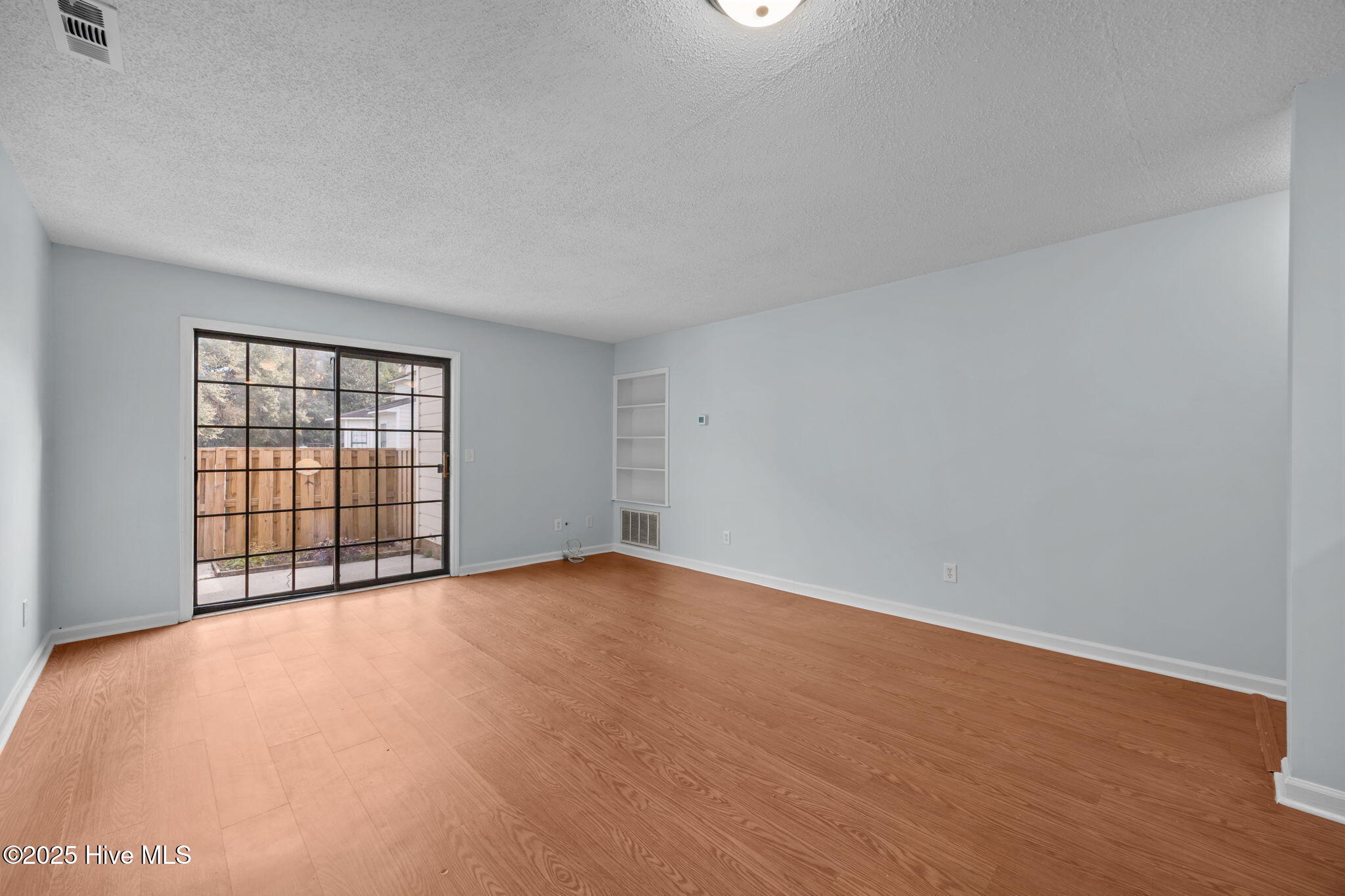 100544618 | Photo 18