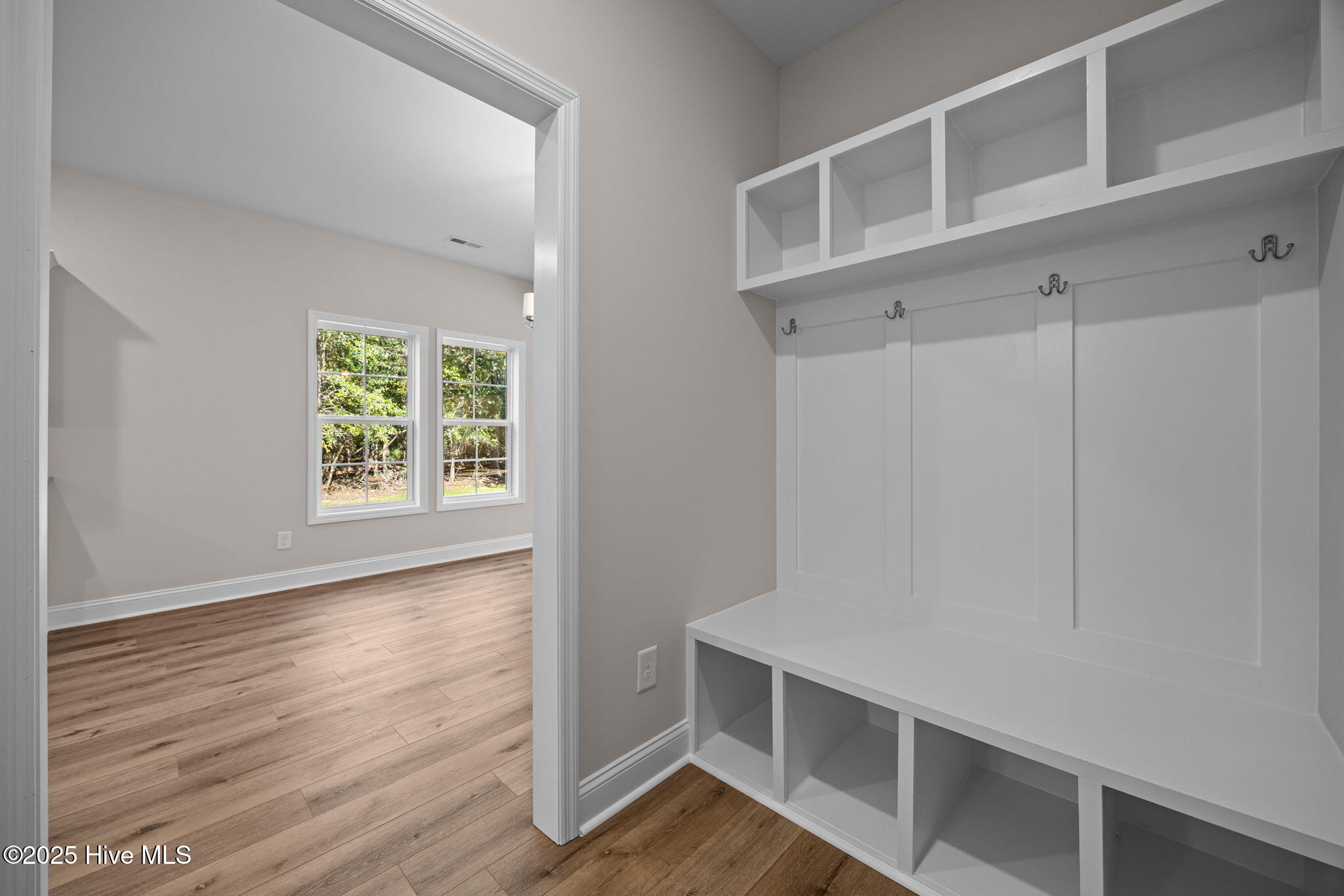 100509349 | Photo 12