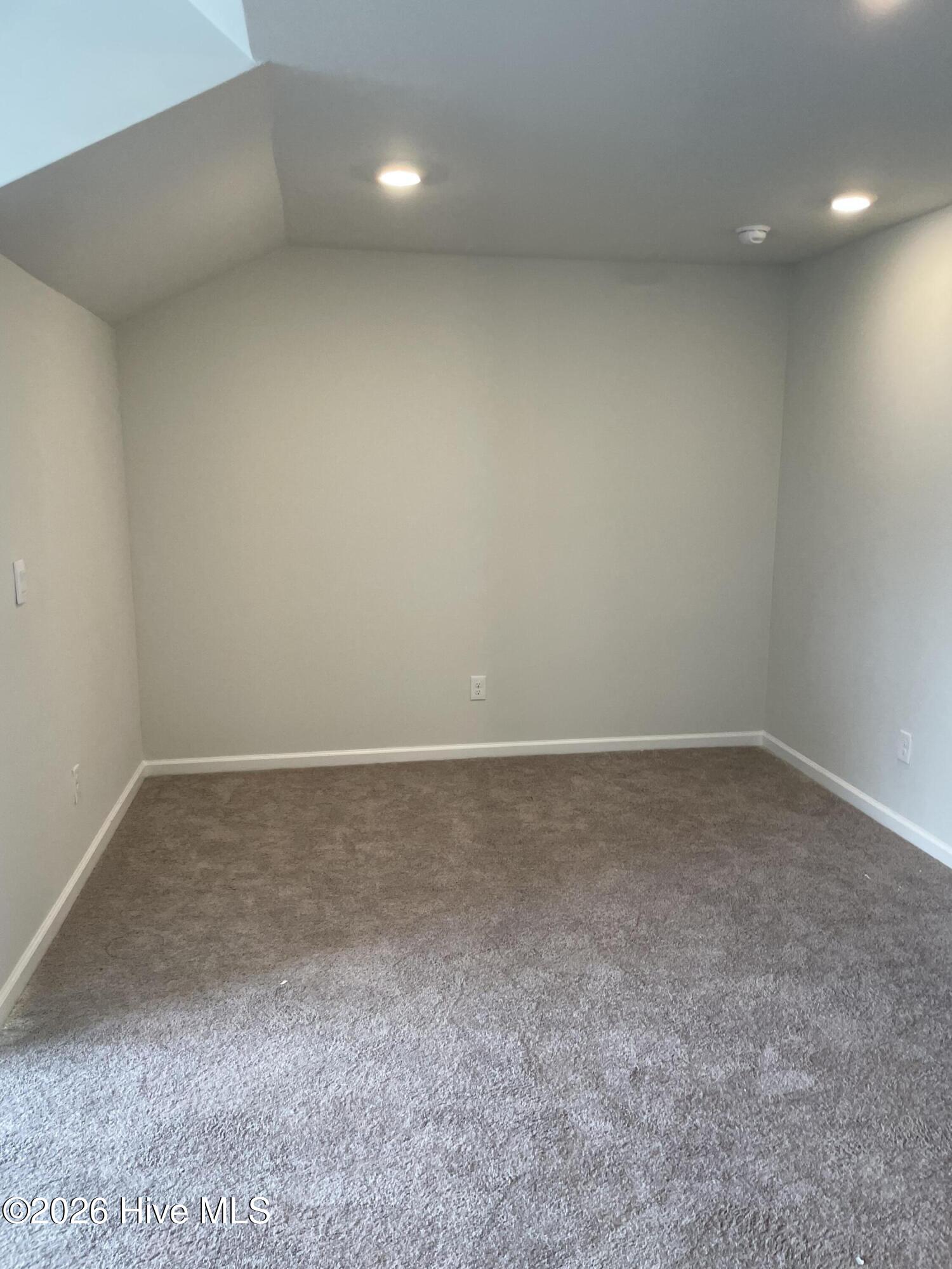 100548569 | Photo 24