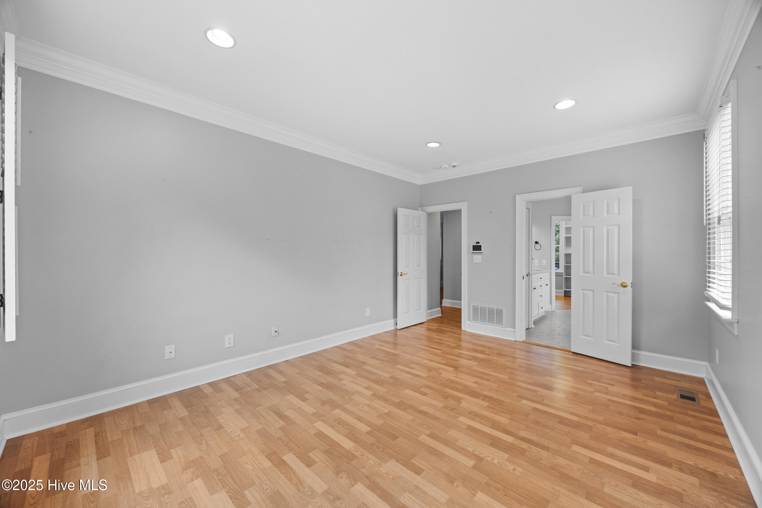 100538720 | Photo 28