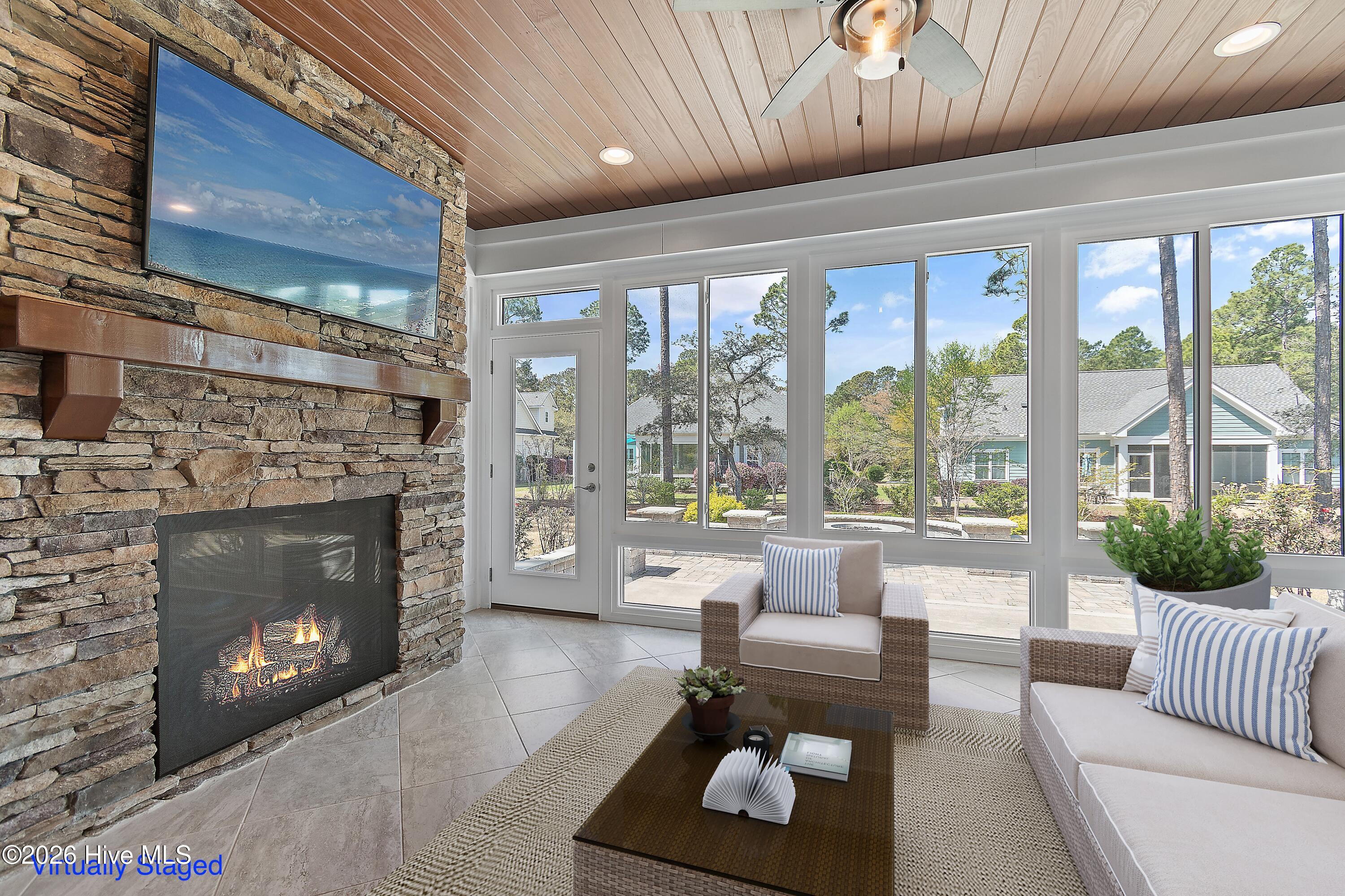 100564386 | Photo 52