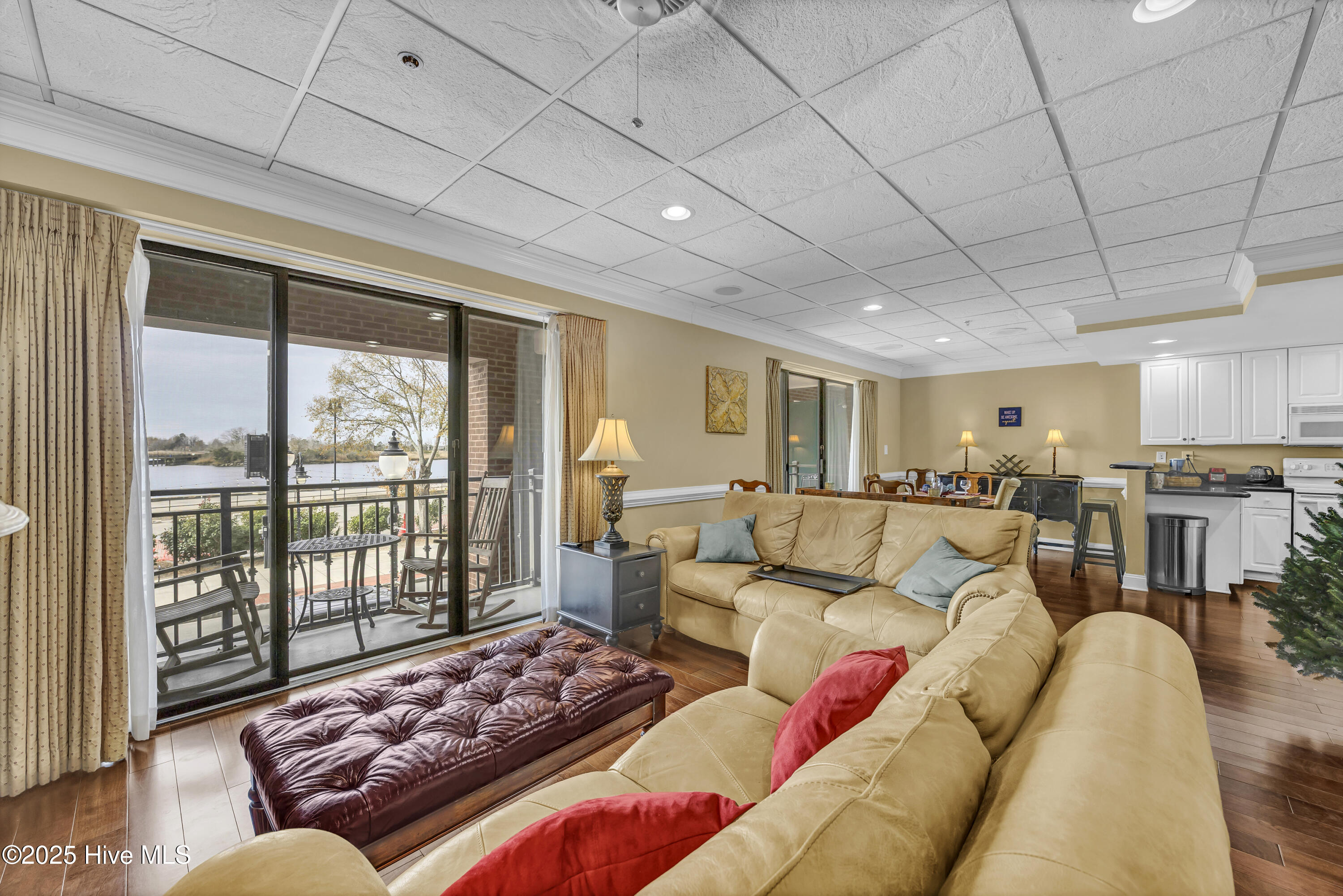 100546499 | Photo 15