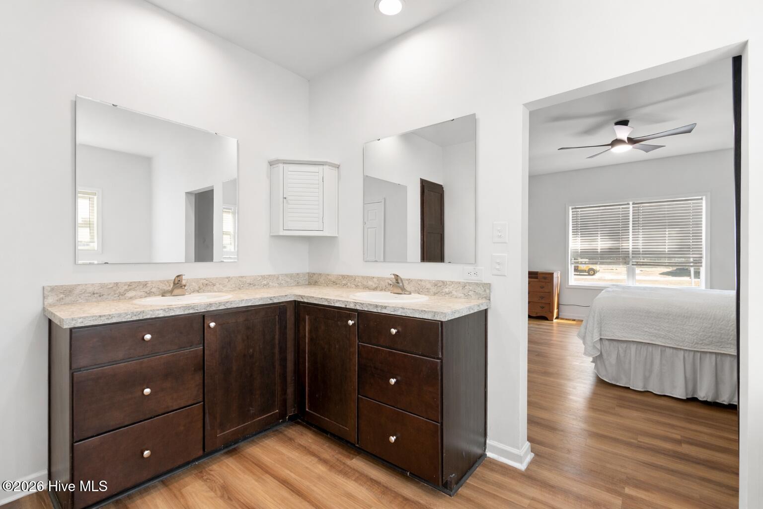 100556828 | Photo 19