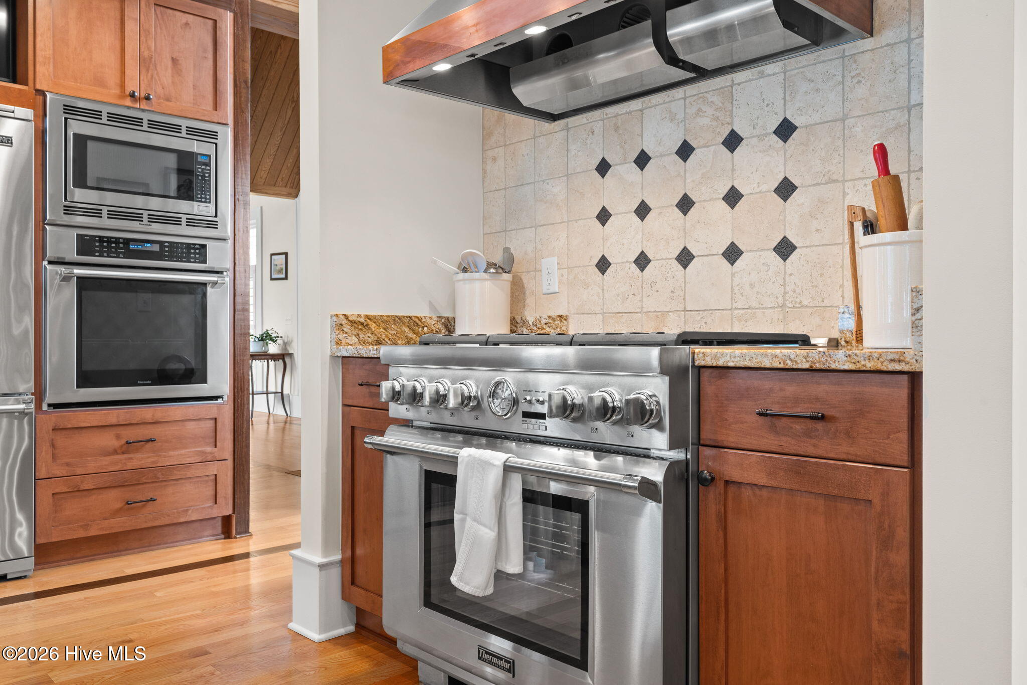 100563236 | Photo 14