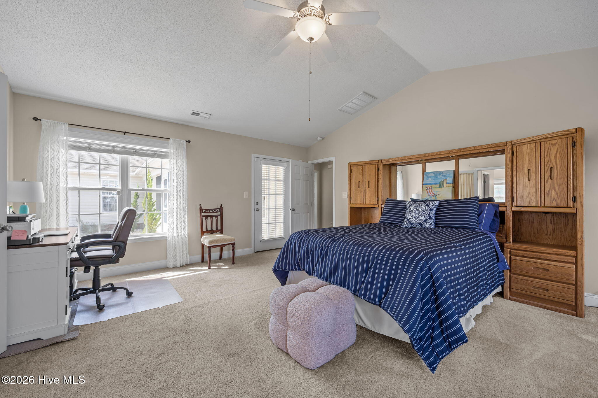 100570536 | Photo 18