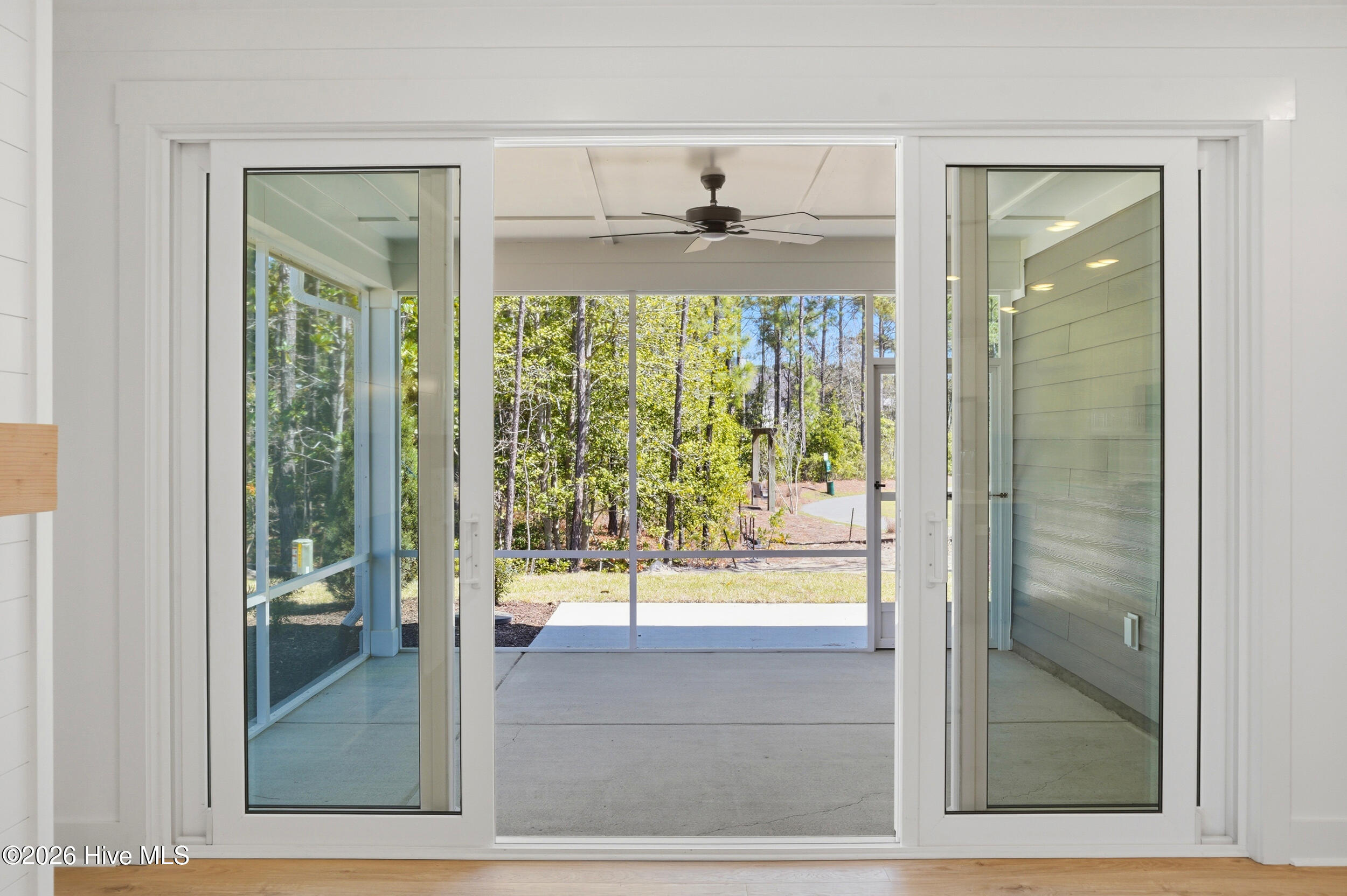 100561553 | Photo 29