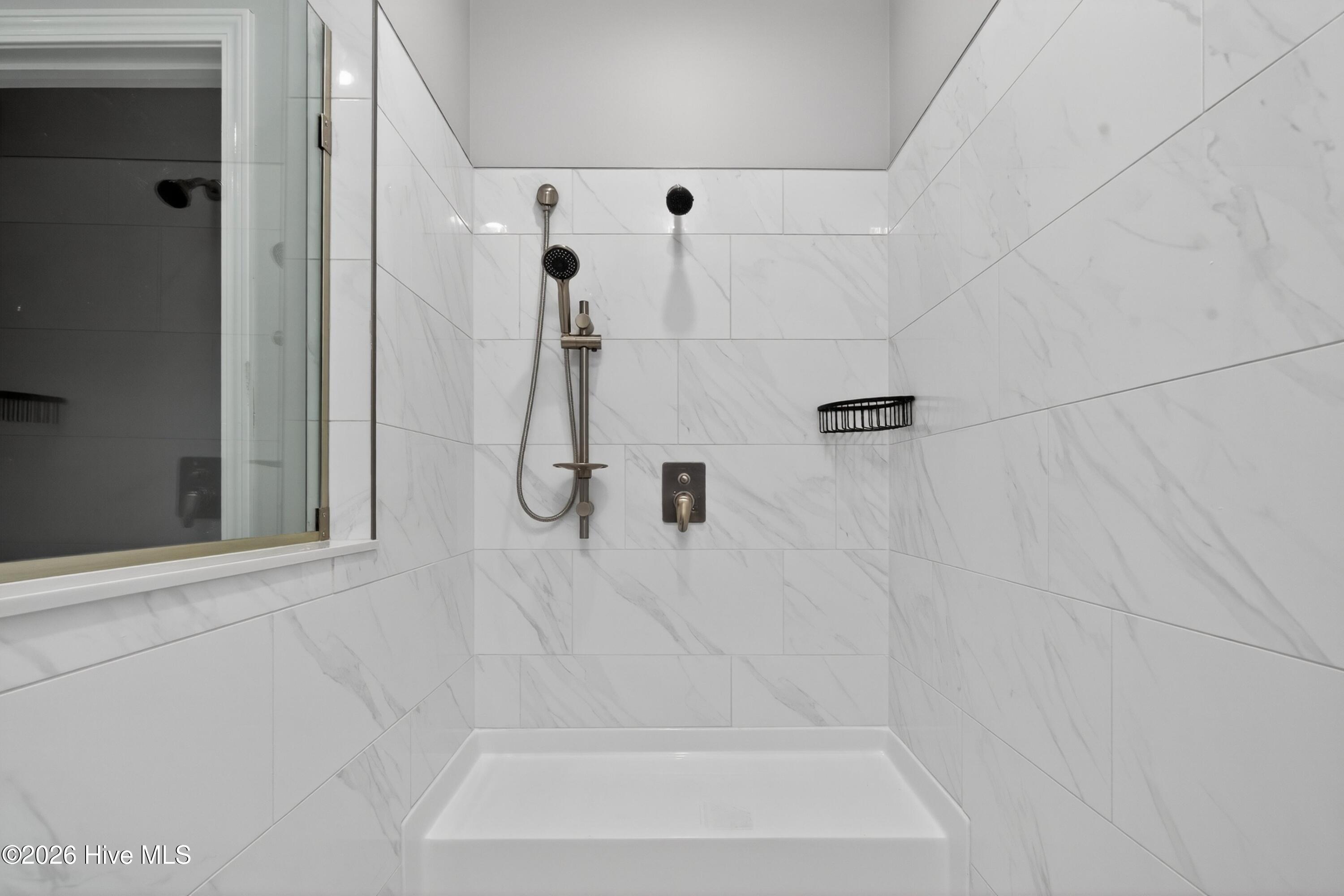 100567047 | Photo 25