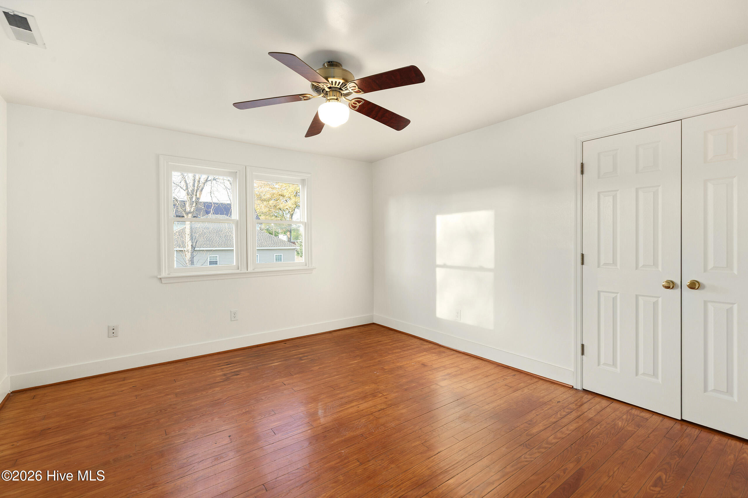 100563959 | Photo 14