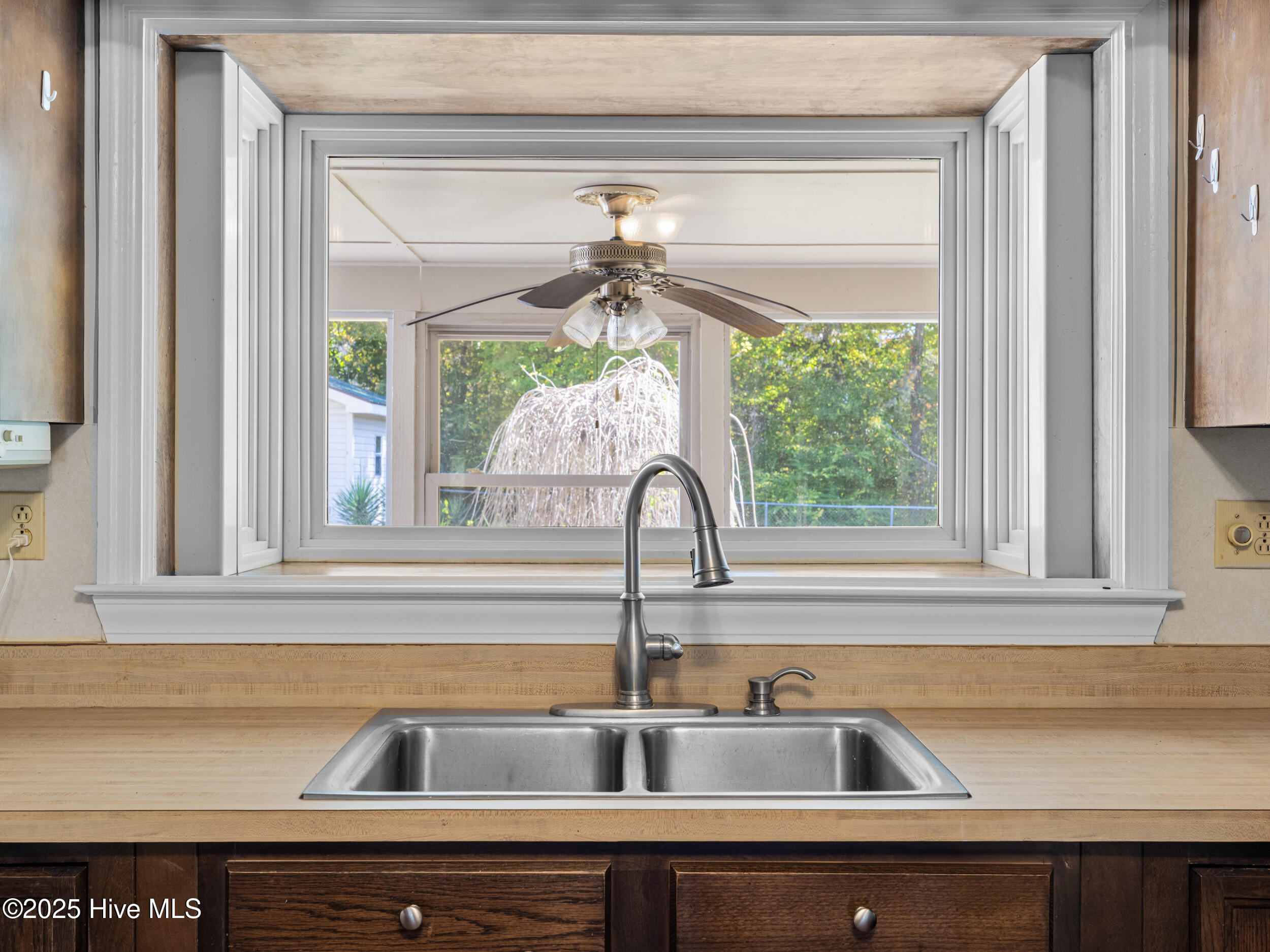 100544325 | Photo 24