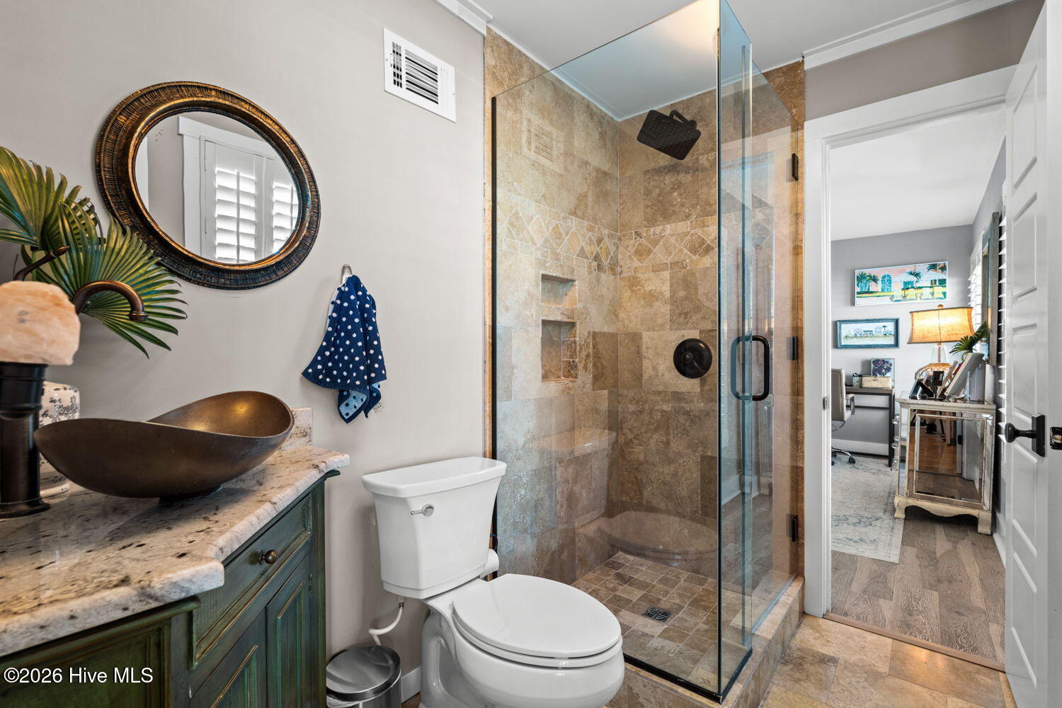 100569670 | Photo 19