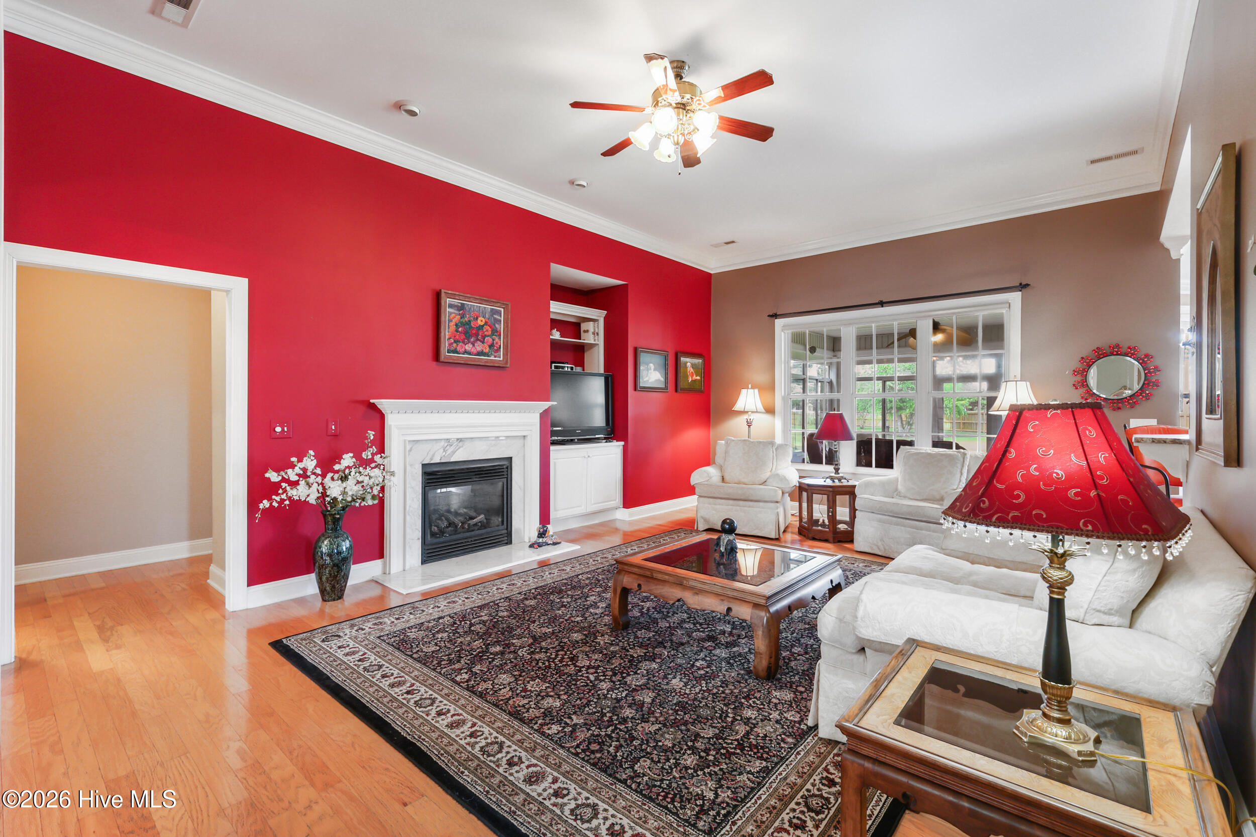 100565285 | Photo 11