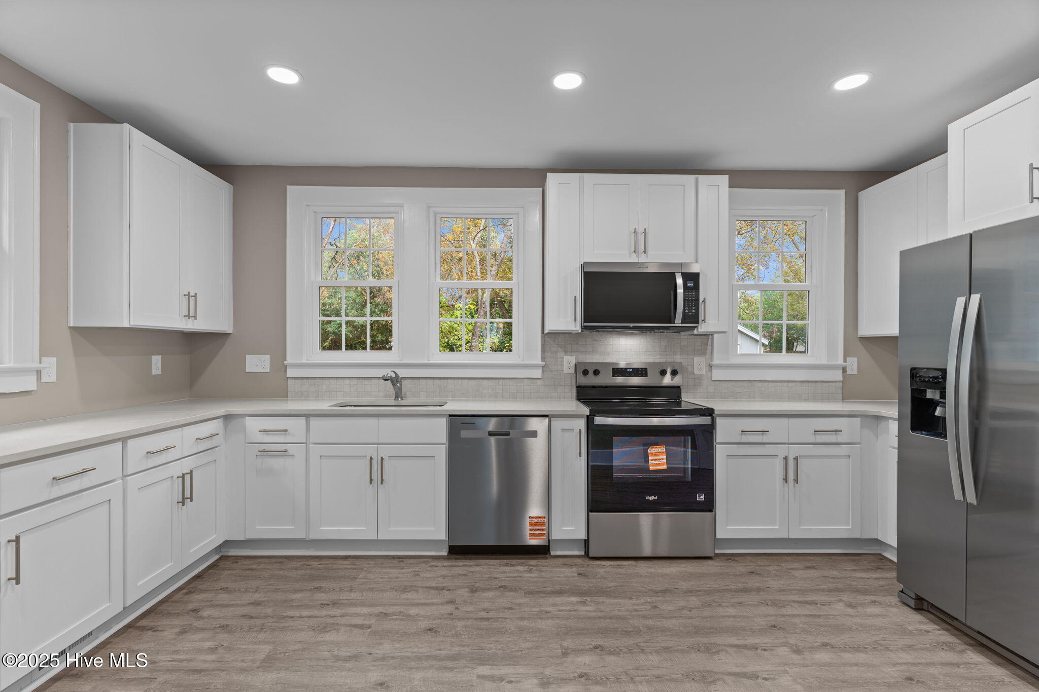 100542259 | Photo 15