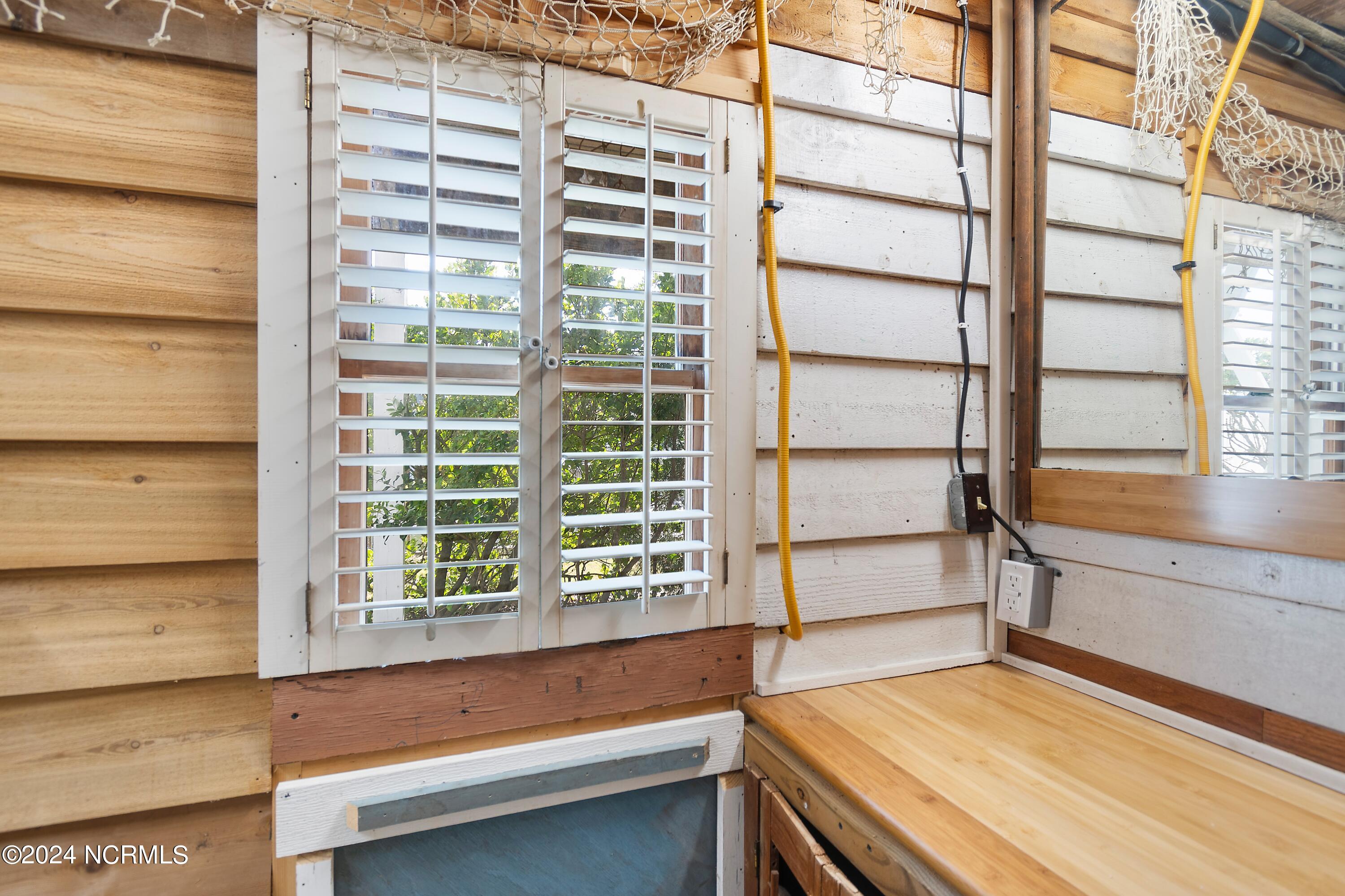 100437892 | Photo 27