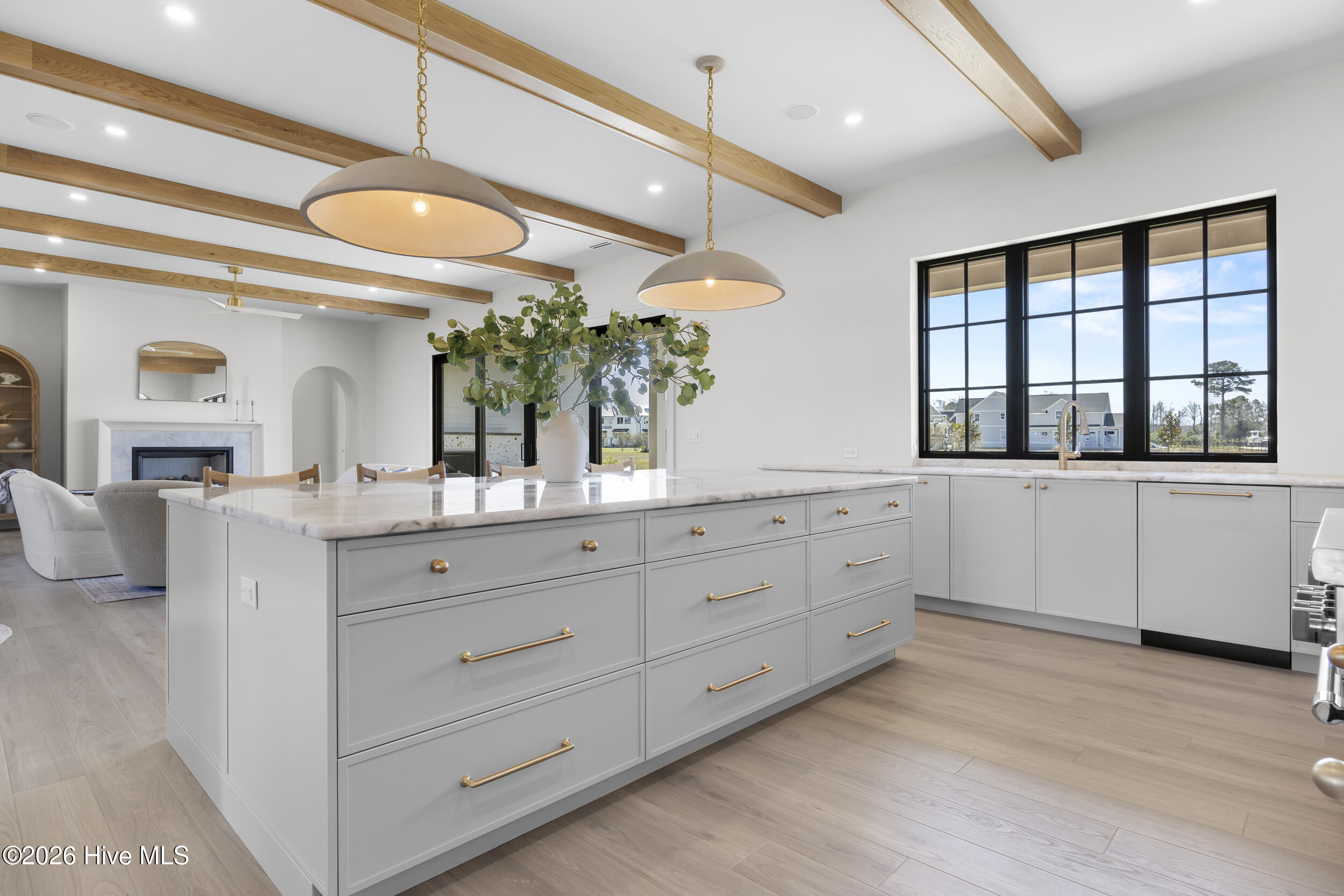 100561987 | Photo 33