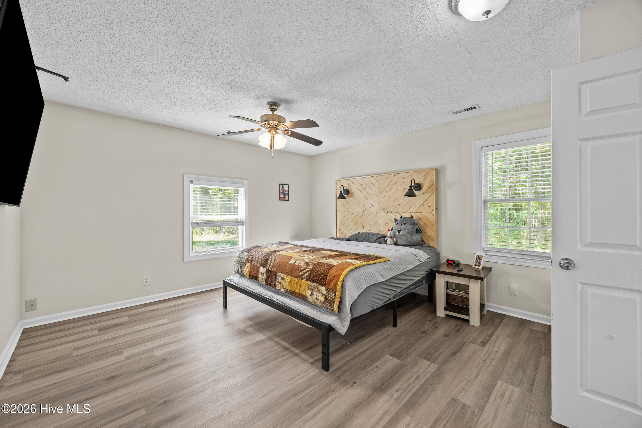 100567954 | Photo 14