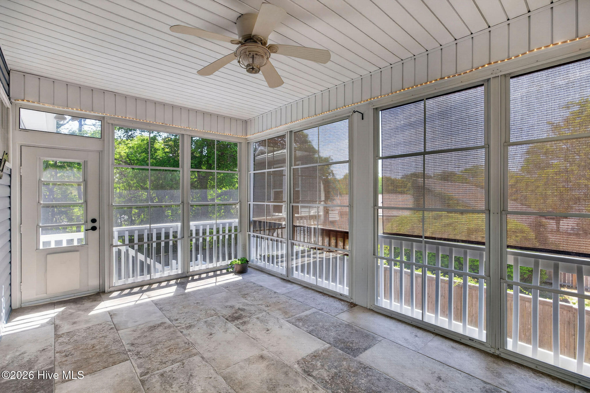 100548622 | Photo 42